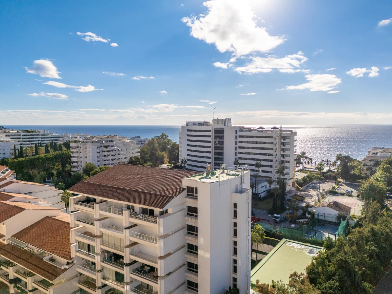 2 chambre Penthouse à vendre à Marbella avec piscine garage - 850 000 € (Ref: 9450116)