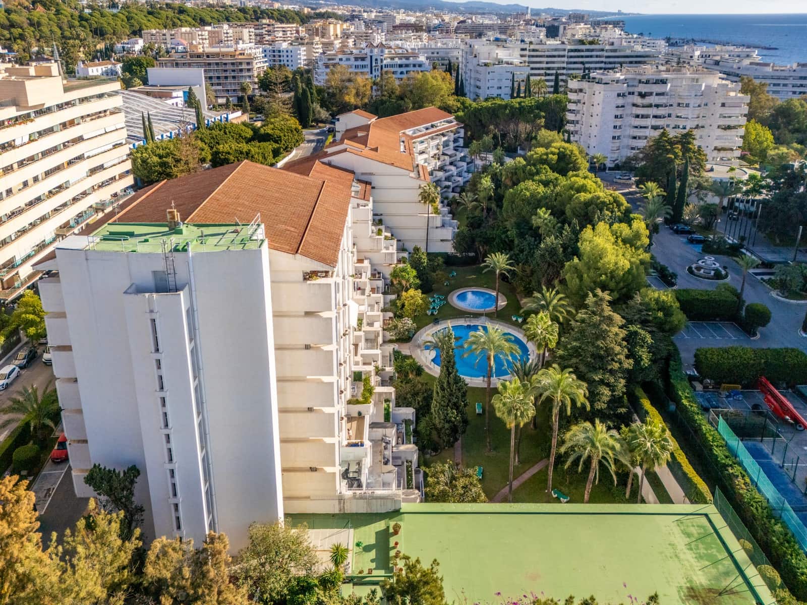 2 chambre Penthouse à vendre à Marbella avec piscine garage - 850 000 € (Ref: 9450116)