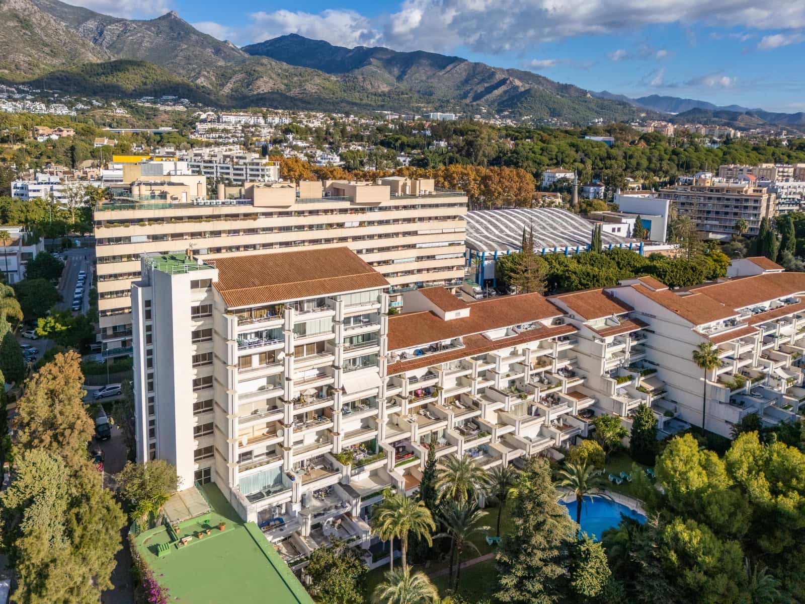 2 chambre Penthouse à vendre à Marbella avec piscine garage - 850 000 € (Ref: 9450116)