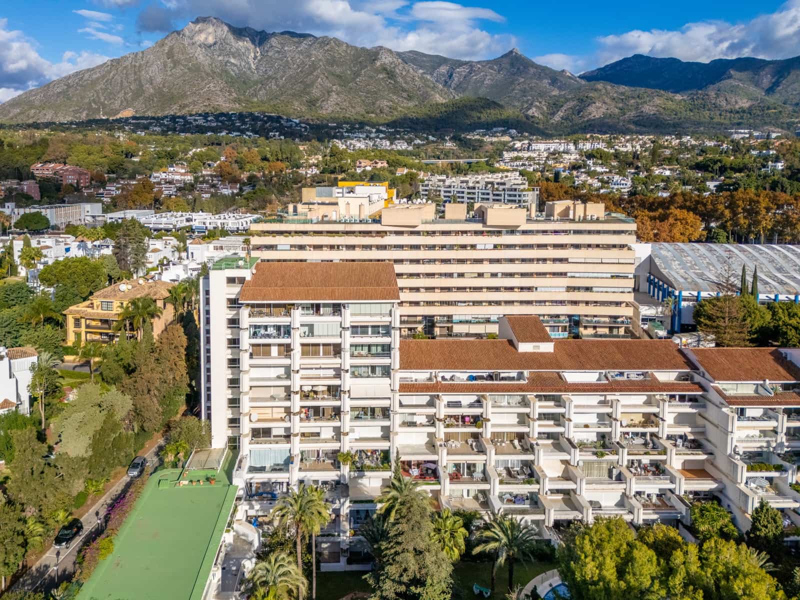 2 chambre Penthouse à vendre à Marbella avec piscine garage - 785 000 € (Ref: 9450116)