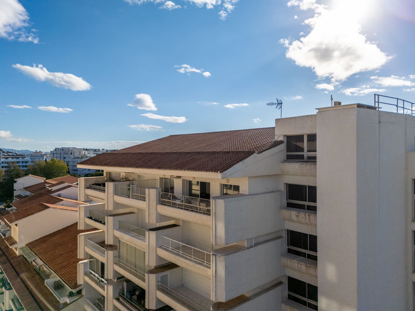 2 chambre Penthouse à vendre à Marbella avec piscine garage - 785 000 € (Ref: 9450116)