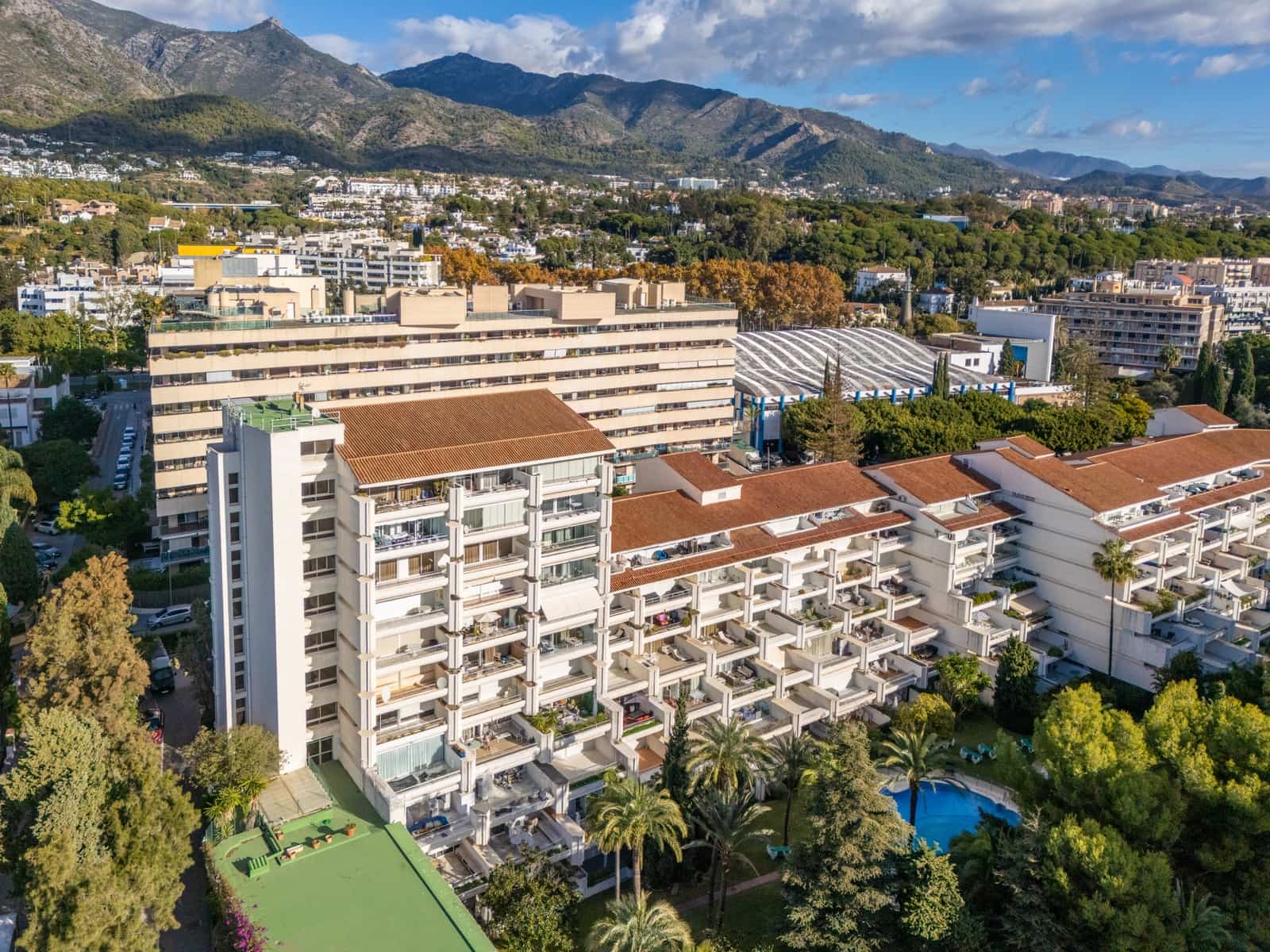 2 chambre Penthouse à vendre à Marbella avec piscine garage - 785 000 € (Ref: 9450116)