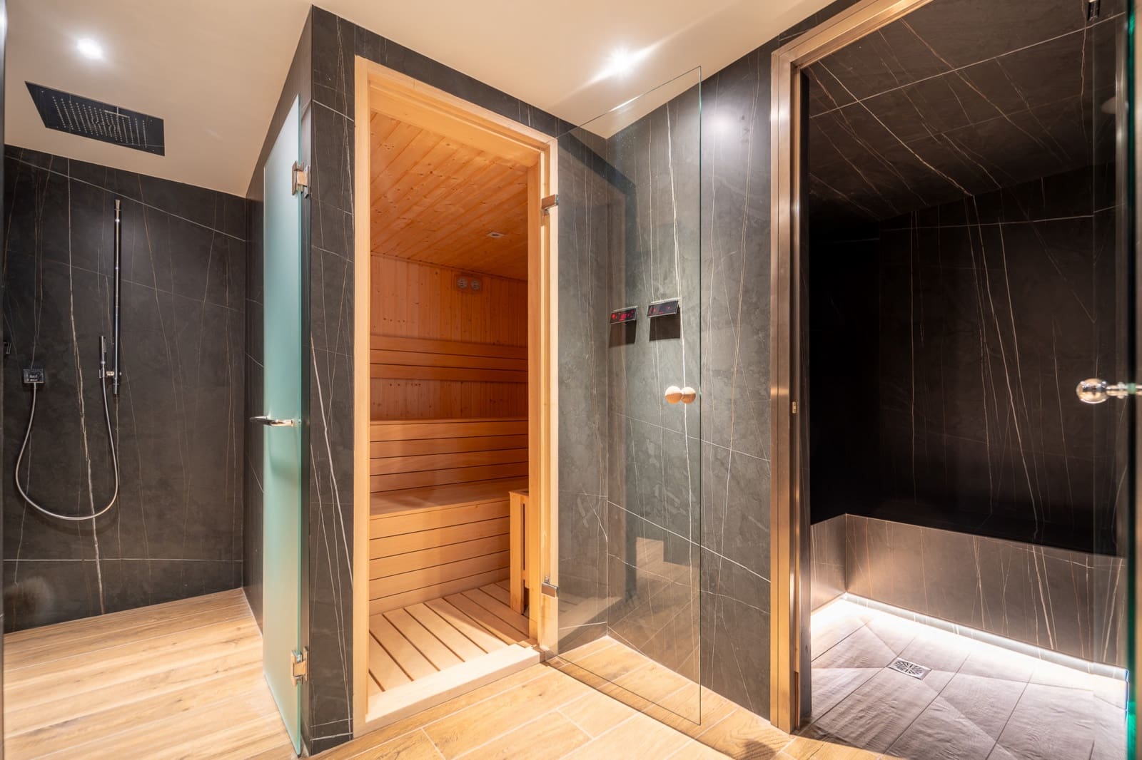 3 chambre Appartement à vendre à La Quinta avec piscine garage - 2 150 000 € (Ref: 9456140)