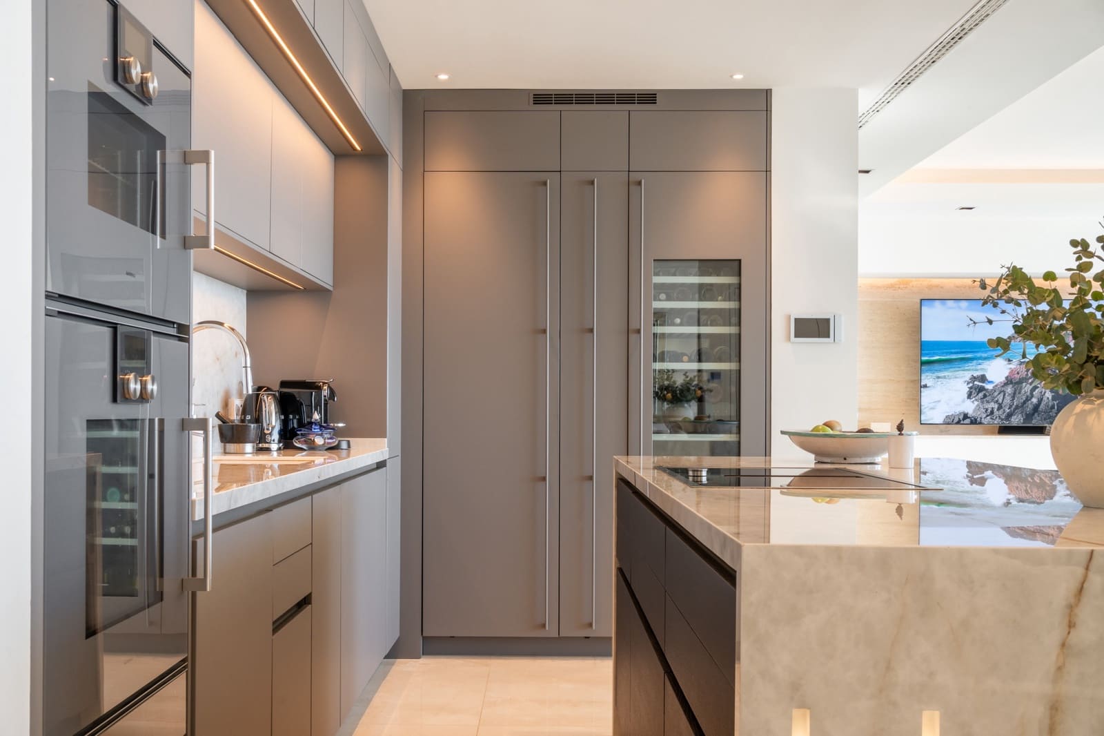 3 bedroom Apartment for sale in La Quinta with pool garage - € 2,150,000 (Ref: 9456140)