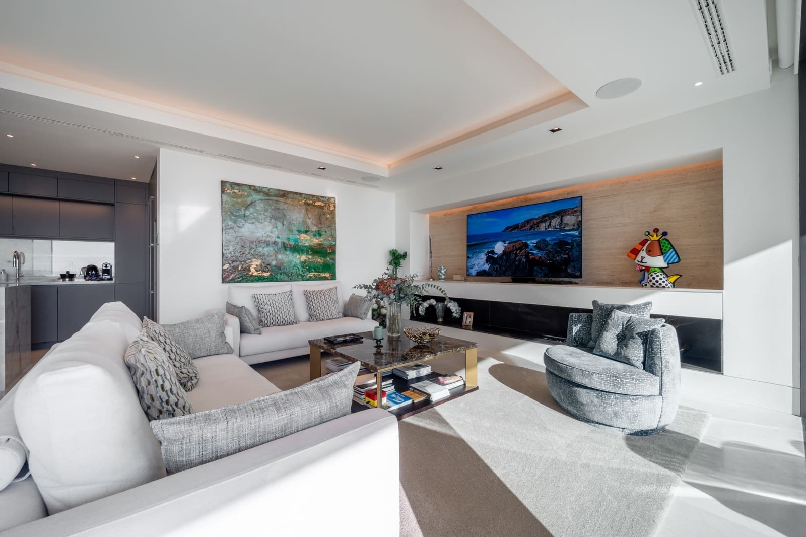 3 bedroom Apartment for sale in La Quinta with pool garage - € 2,150,000 (Ref: 9456140)