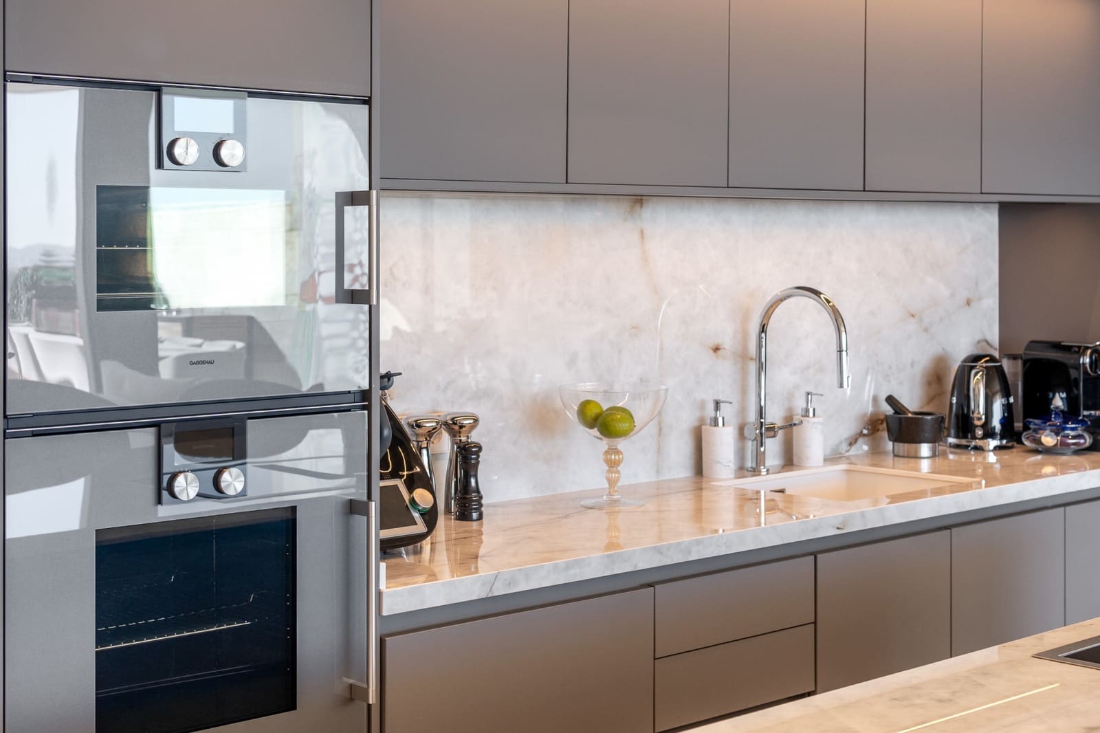 3 bedroom Apartment for sale in La Quinta with pool garage - € 2,150,000 (Ref: 9456140)