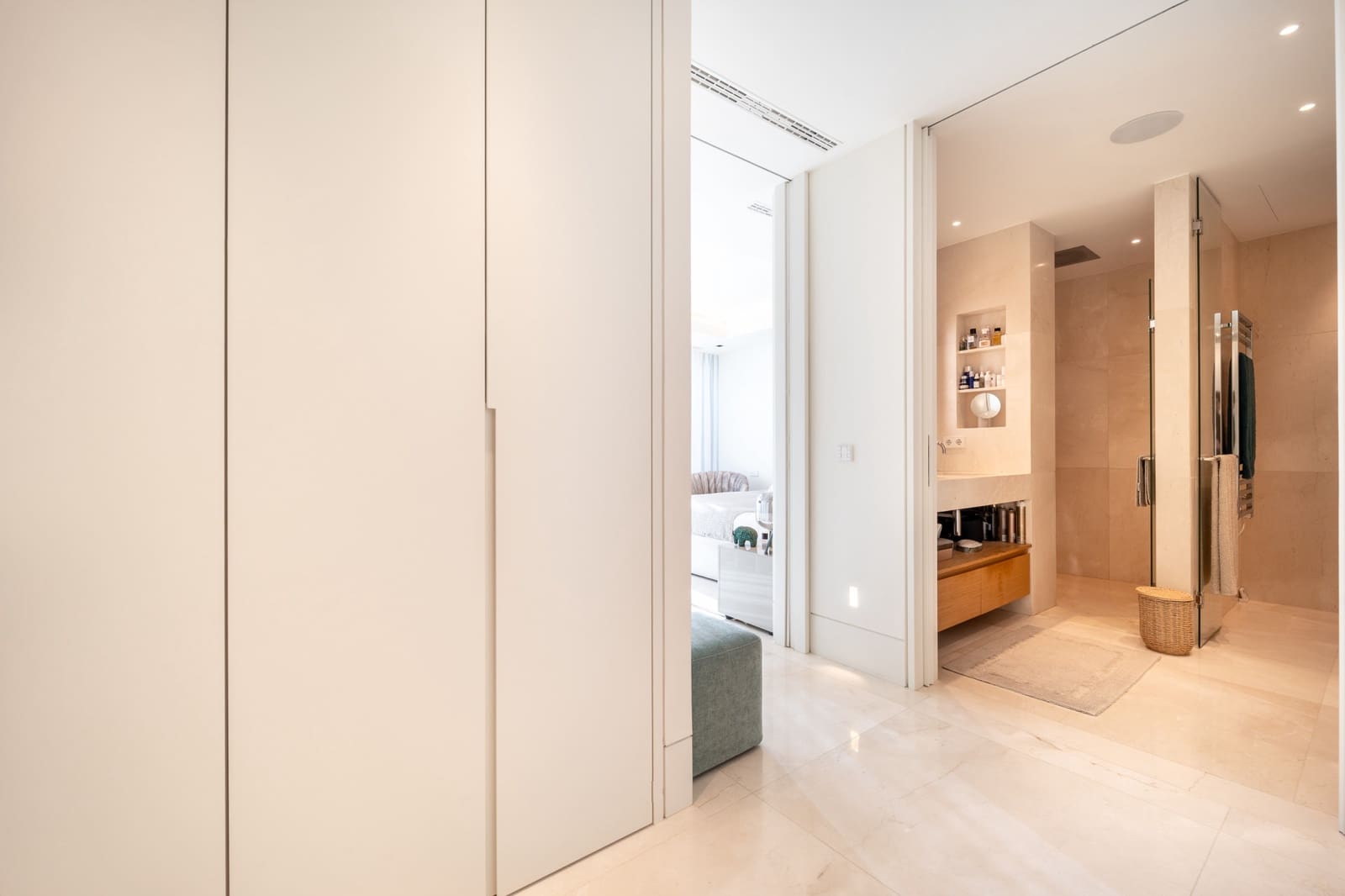 3 bedroom Apartment for sale in La Quinta with pool garage - € 2,150,000 (Ref: 9456140)