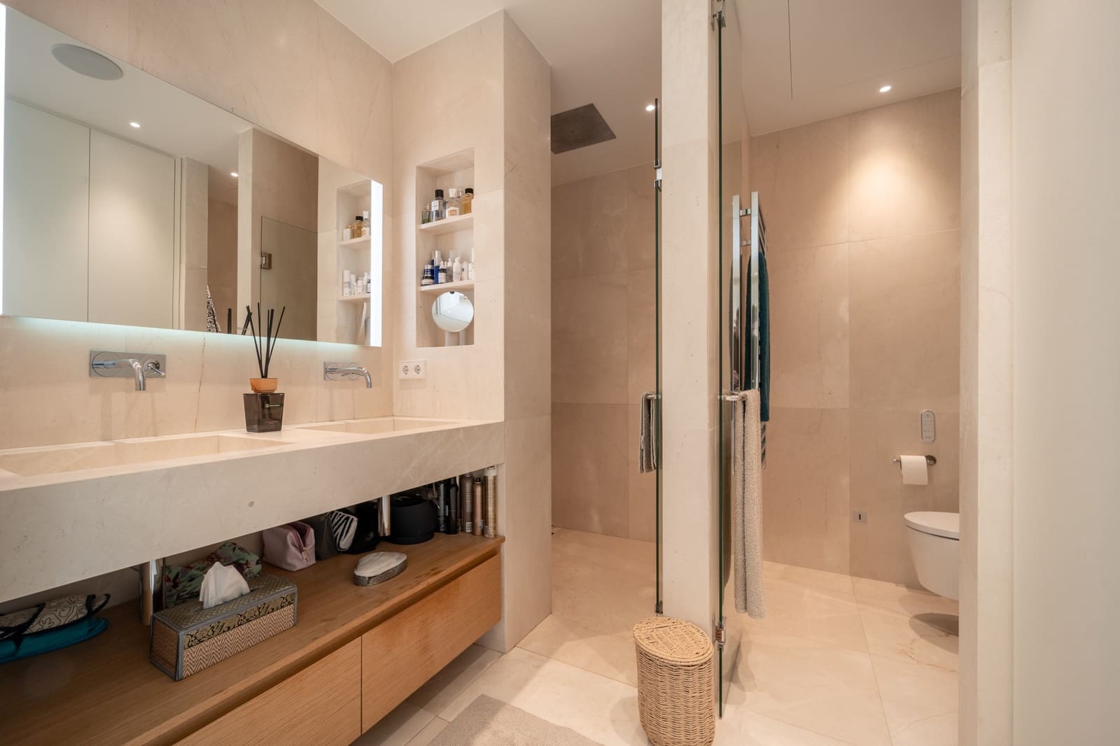 3 bedroom Apartment for sale in La Quinta with pool garage - € 2,150,000 (Ref: 9456140)