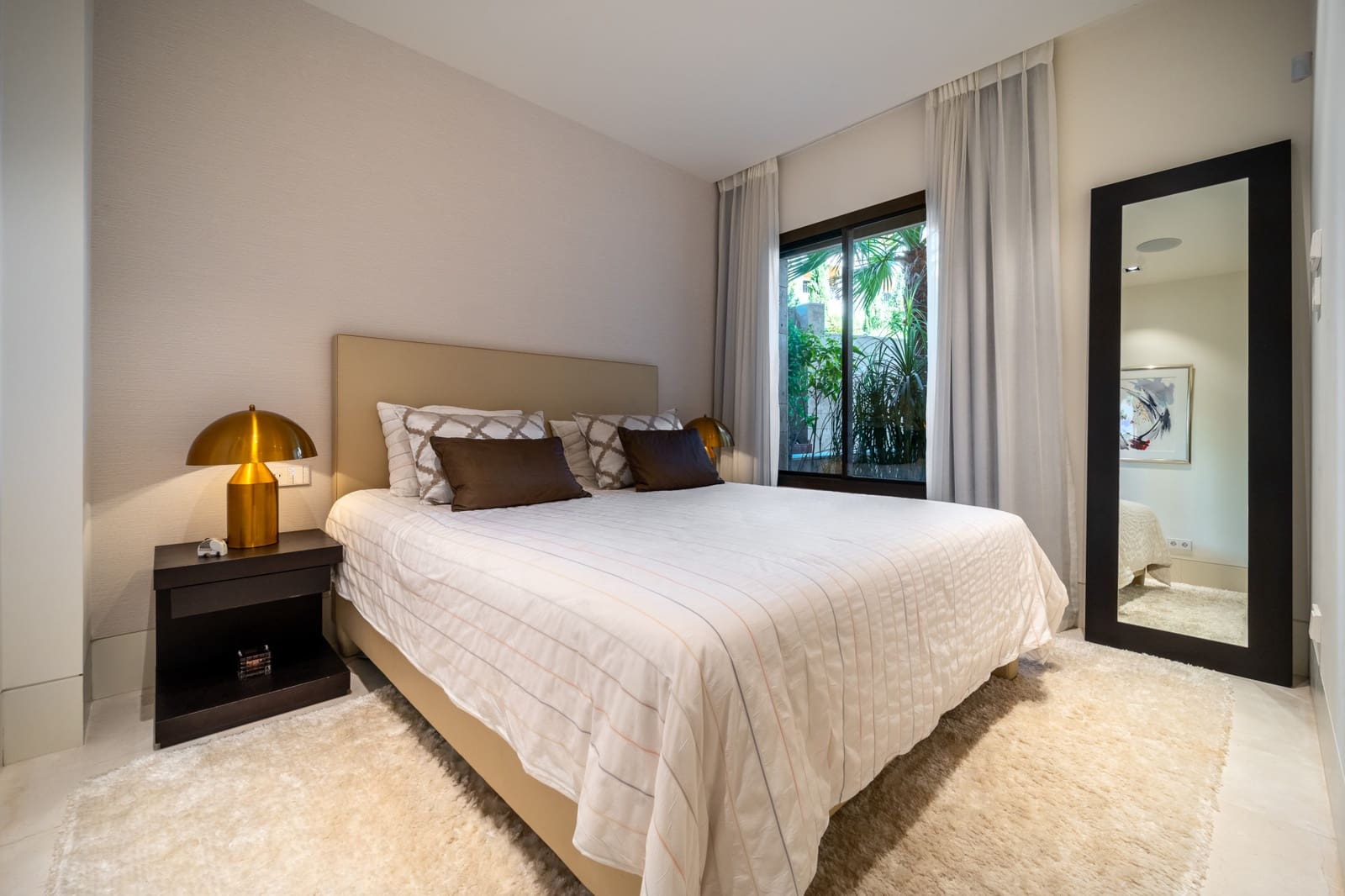 3 bedroom Apartment for sale in La Quinta with pool garage - € 2,150,000 (Ref: 9456140)