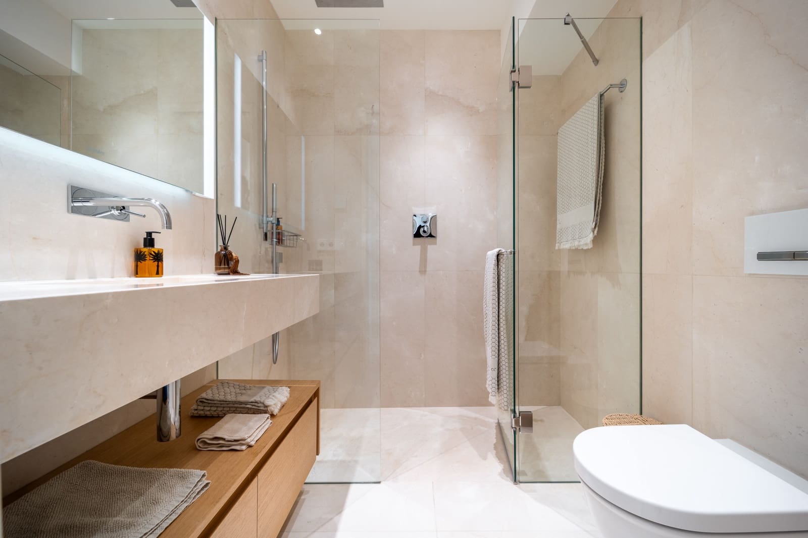 3 bedroom Apartment for sale in La Quinta with pool garage - € 2,150,000 (Ref: 9456140)