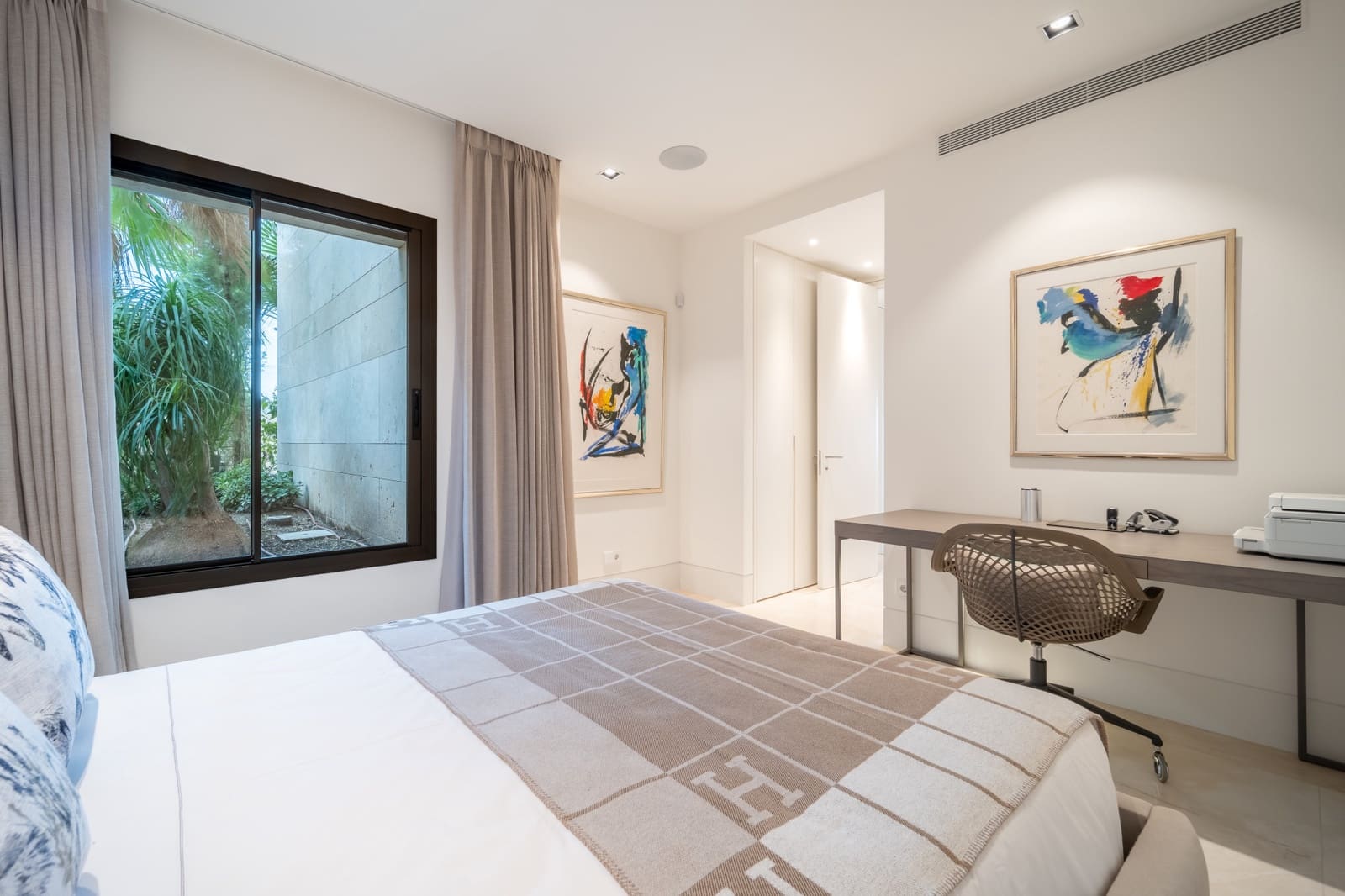 3 bedroom Apartment for sale in La Quinta with pool garage - € 2,150,000 (Ref: 9456140)