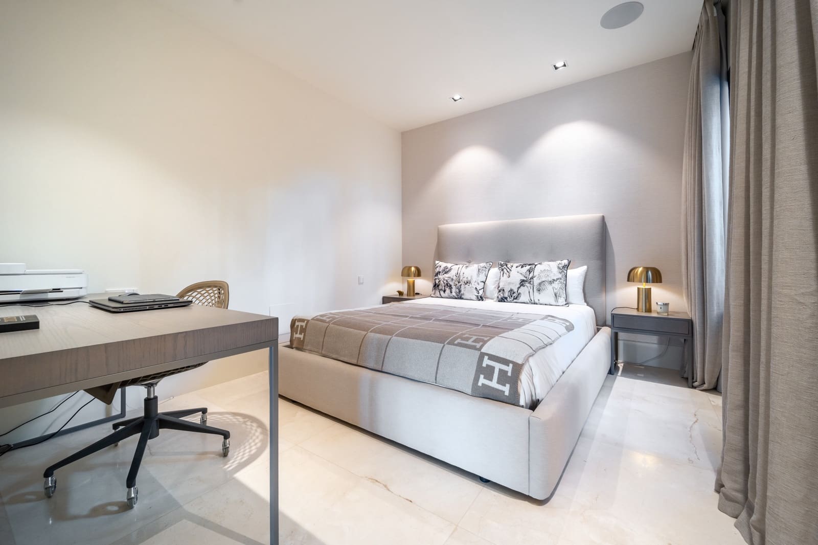 3 bedroom Apartment for sale in La Quinta with pool garage - € 2,150,000 (Ref: 9456140)