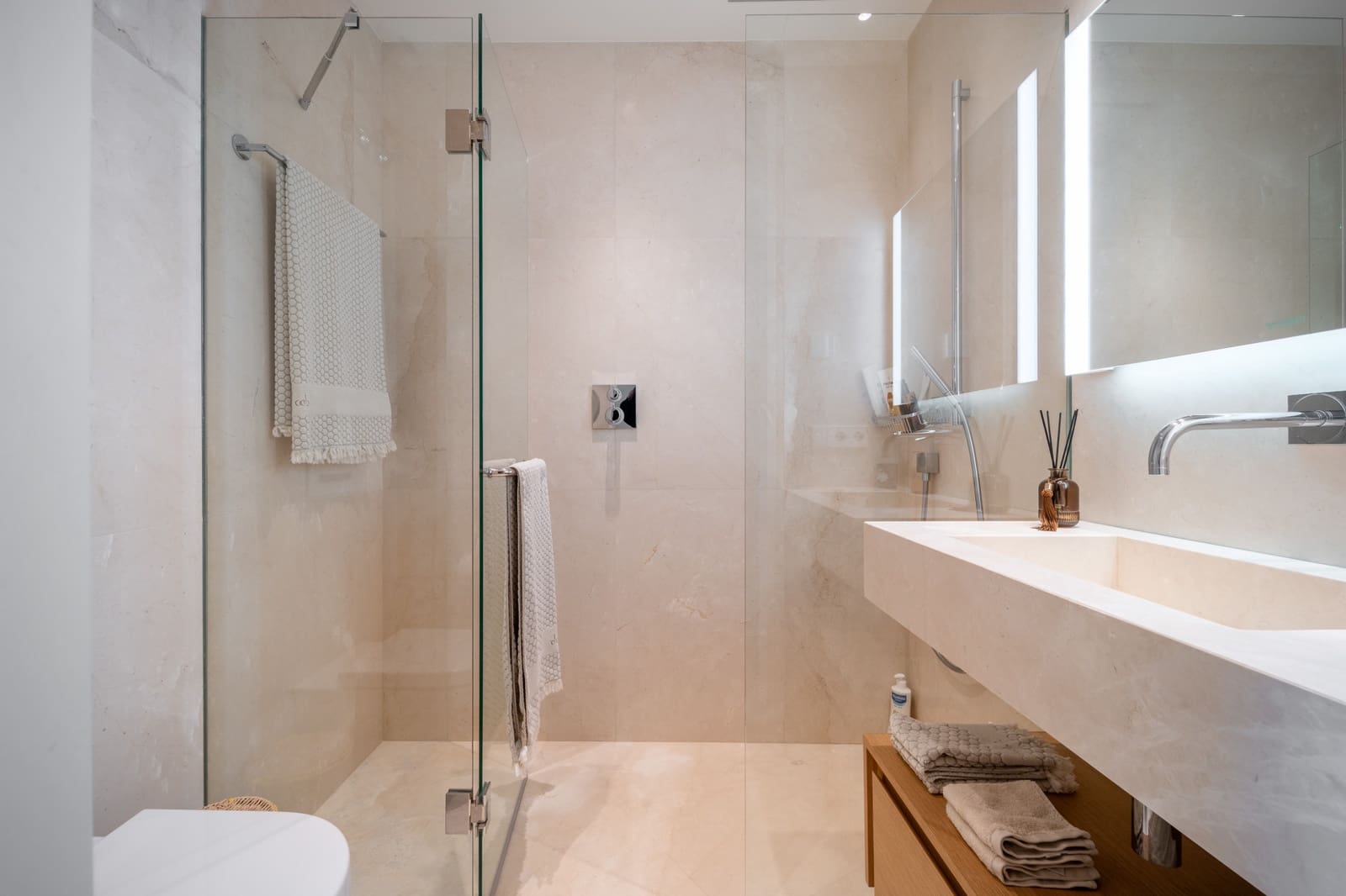 3 bedroom Apartment for sale in La Quinta with pool garage - € 2,150,000 (Ref: 9456140)