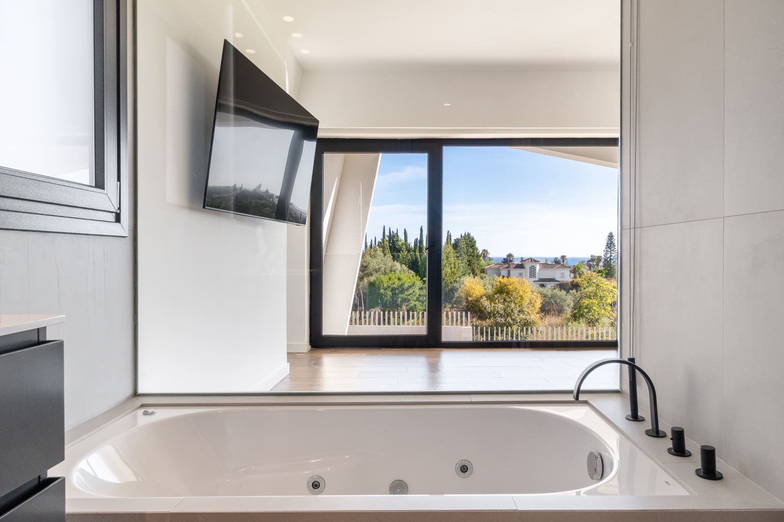 3 bedroom Villa for sale in Bel-Air with pool garage - € 2,190,000 (Ref: 9461951)