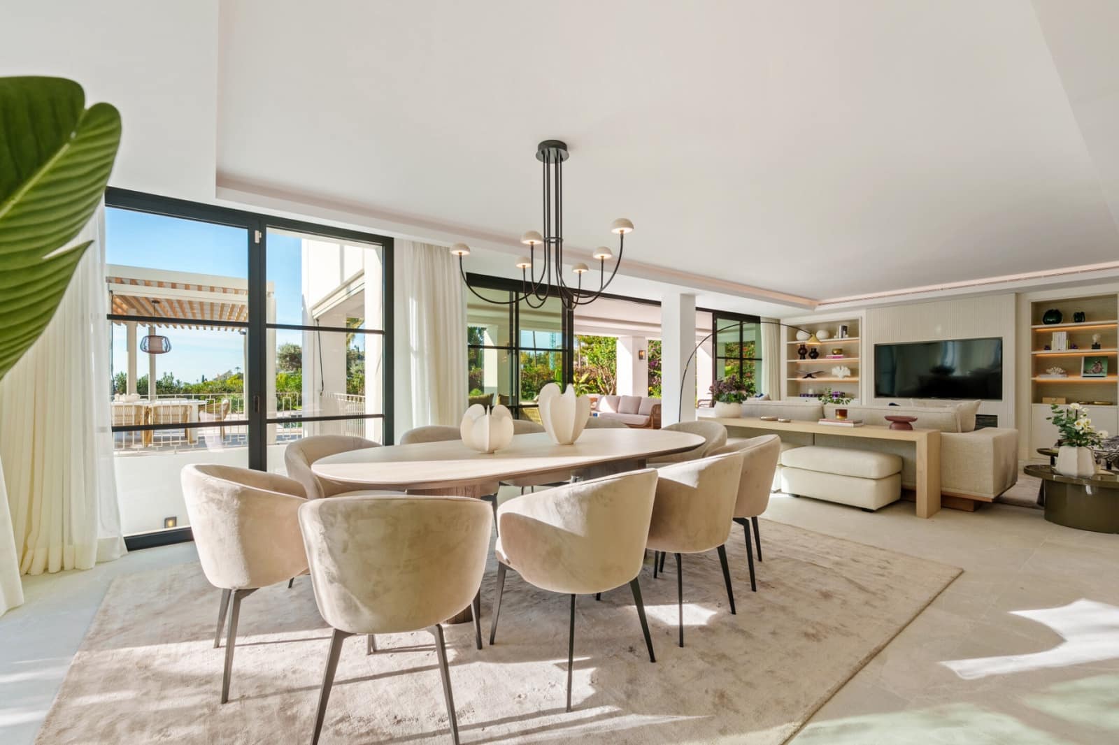 5 bedroom Villa for sale in La Quinta with pool garage - € 5,945,000 (Ref: 9461952)