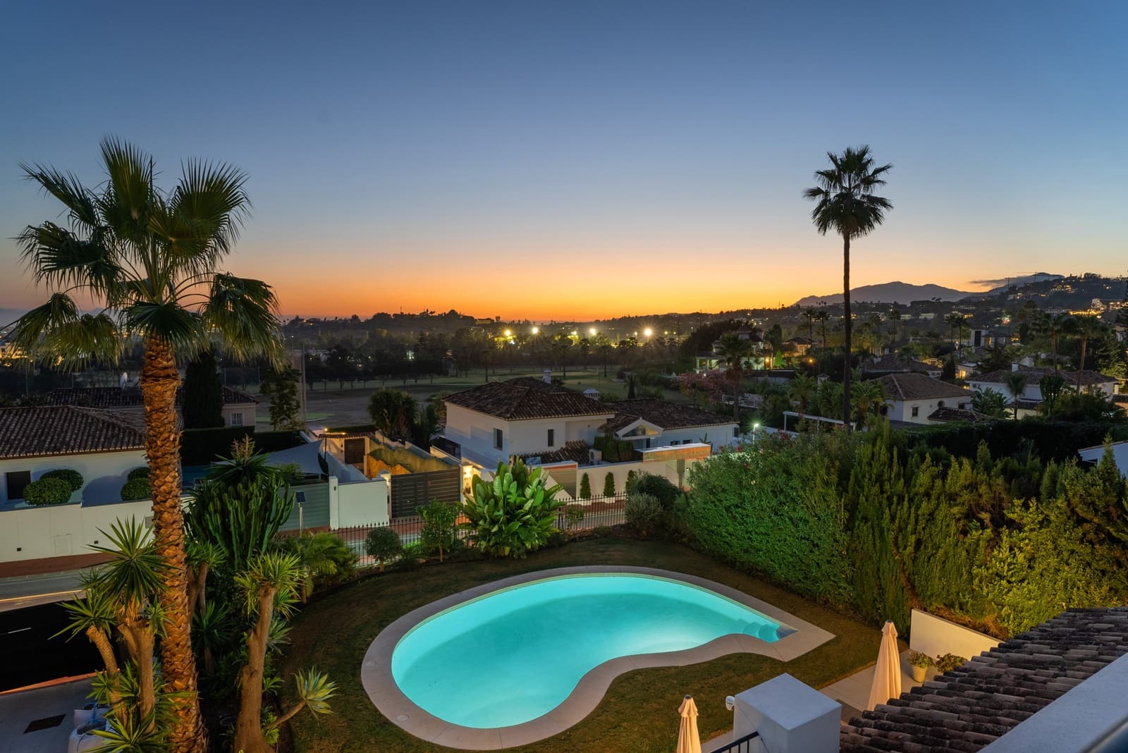 4 soverom Villa til salgs i Marbella med svømmebasseng garasje - € 2 895 000 (Ref: 9461955)