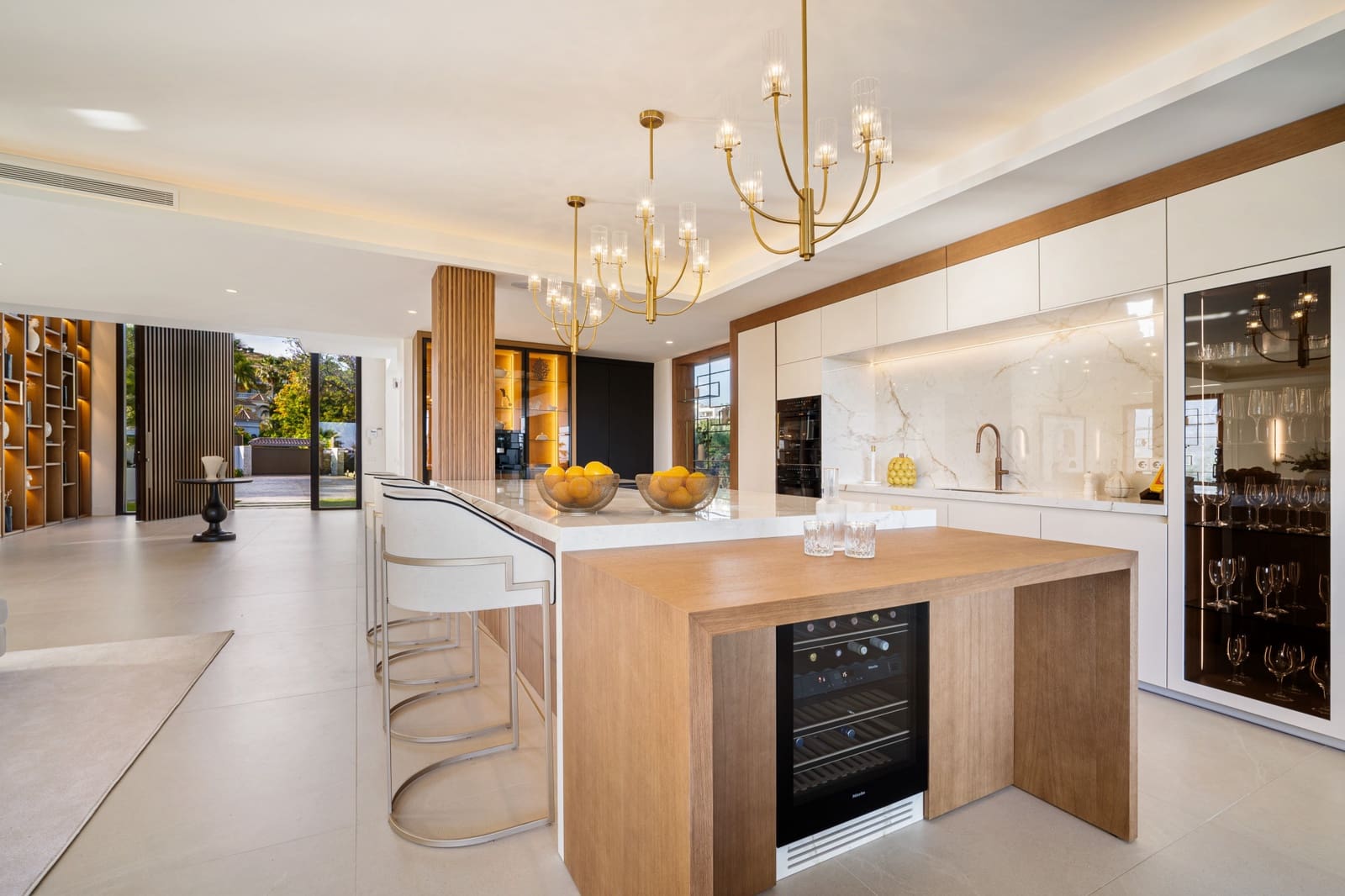 6 bedroom Villa for sale in Marbella with pool garage - € 6,850,000 (Ref: 9465481)