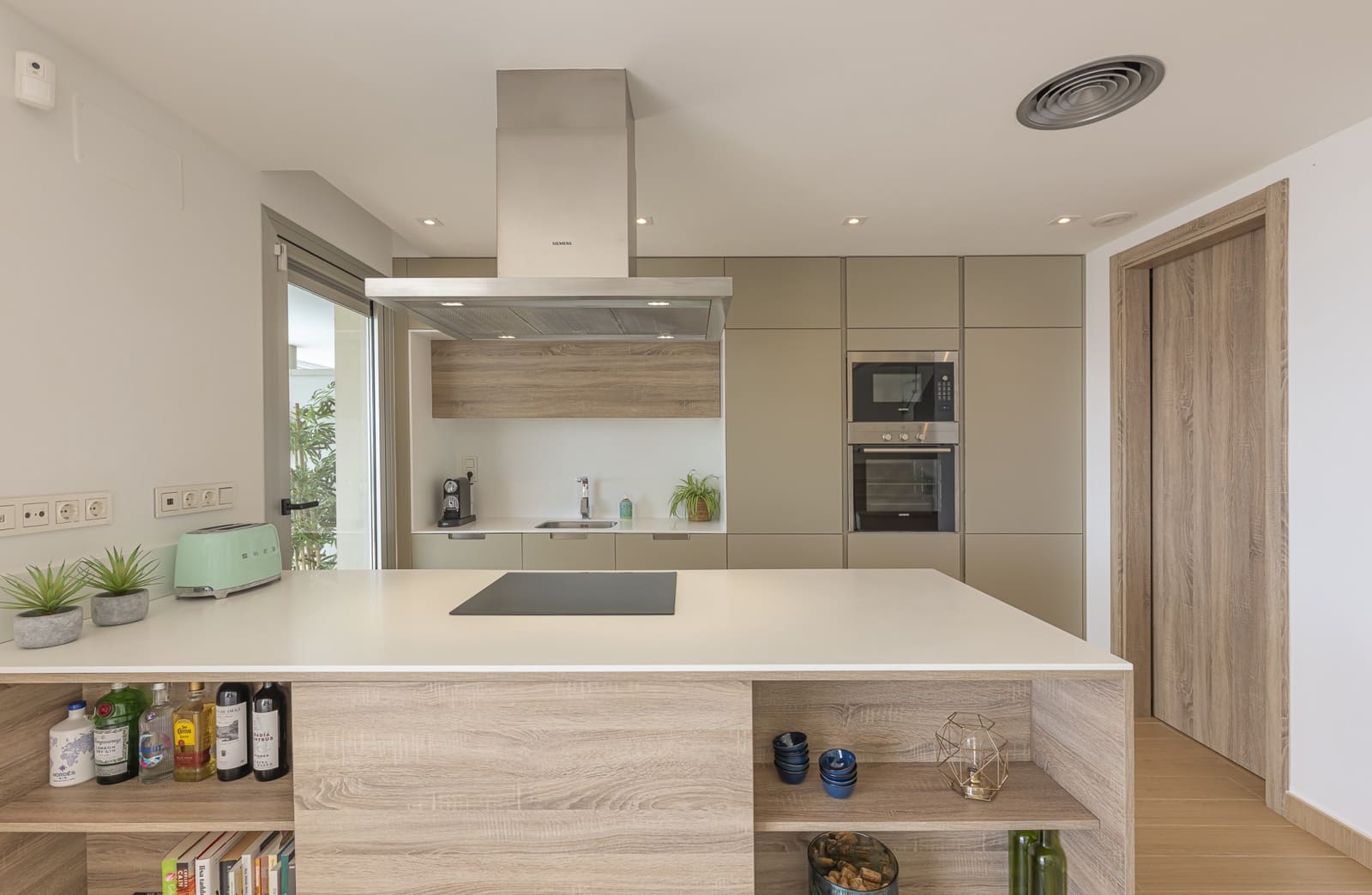 3 quarto Penthouse para venda em Benahavis com piscina garagem - 940 000 € (Ref: 9470283)