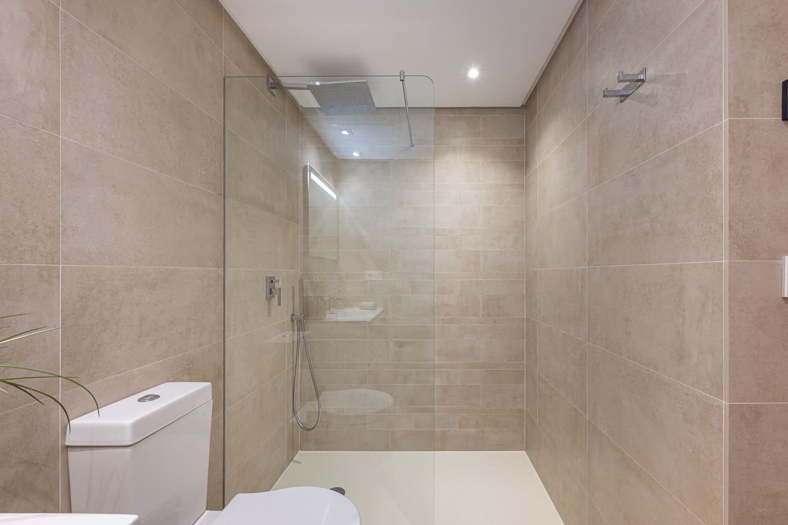 3 quarto Penthouse para venda em Benahavis com piscina garagem - 940 000 € (Ref: 9470283)