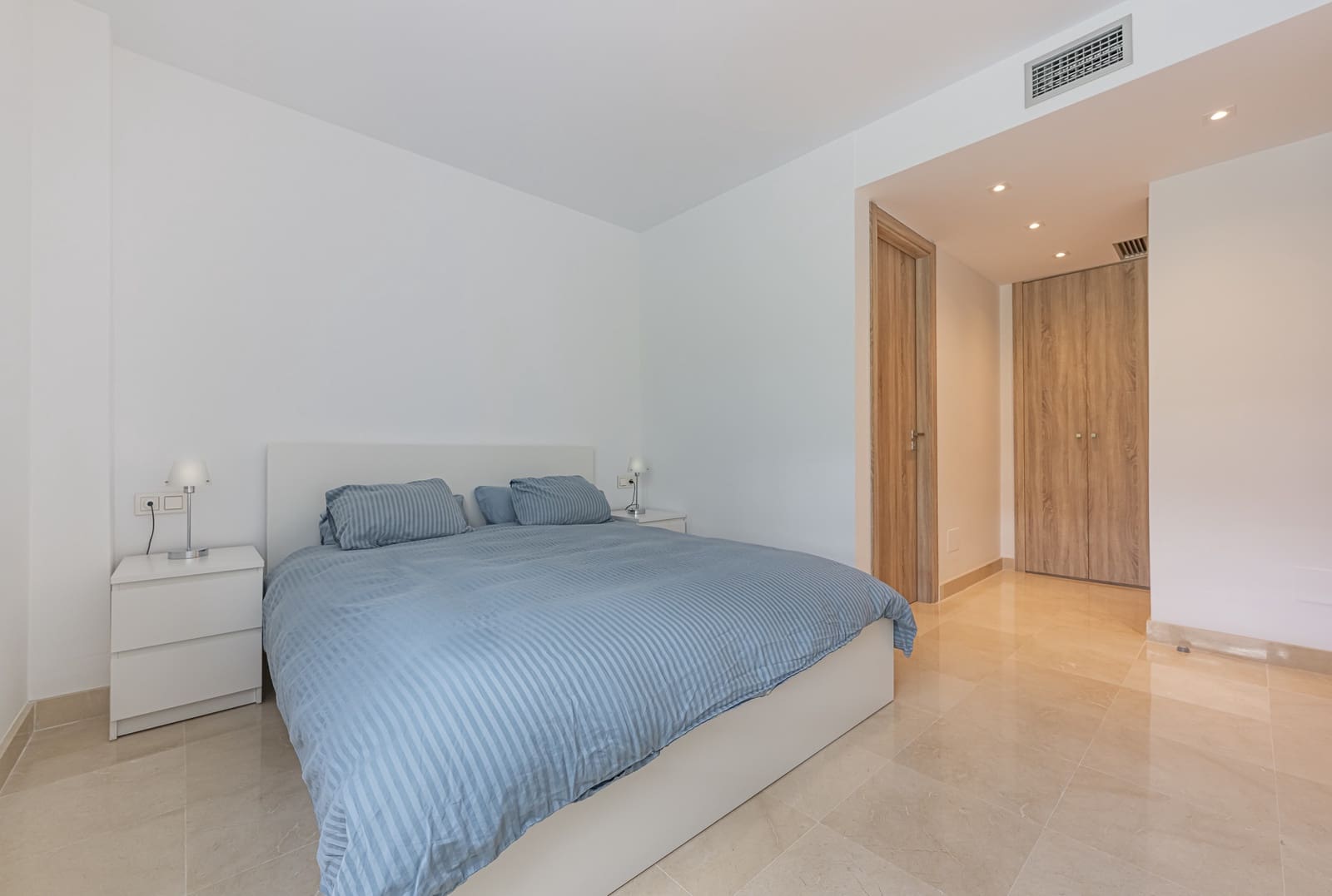 3 quarto Penthouse para venda em Benahavis com piscina garagem - 940 000 € (Ref: 9470283)