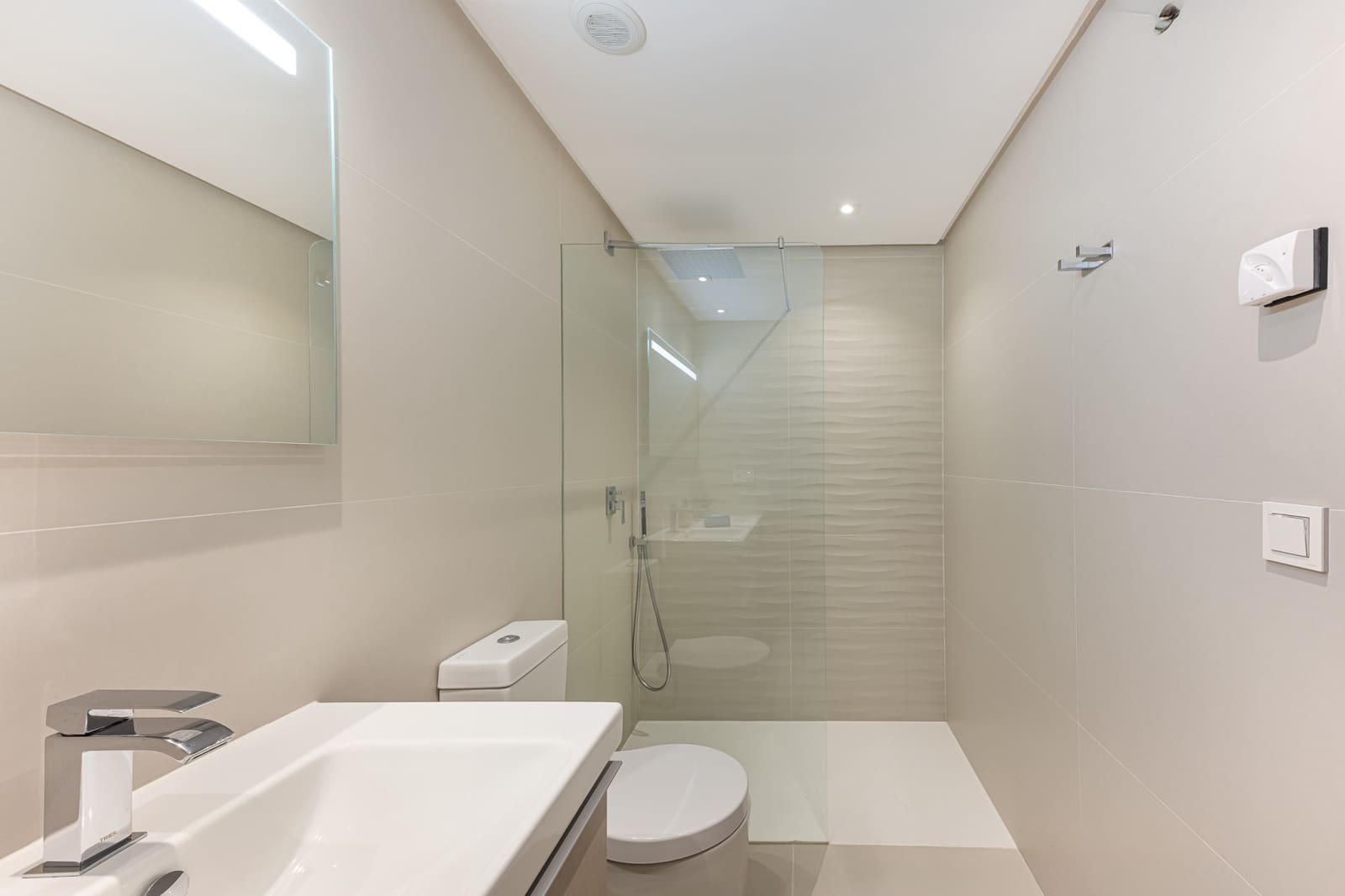 3 quarto Penthouse para venda em Benahavis com piscina garagem - 940 000 € (Ref: 9470283)