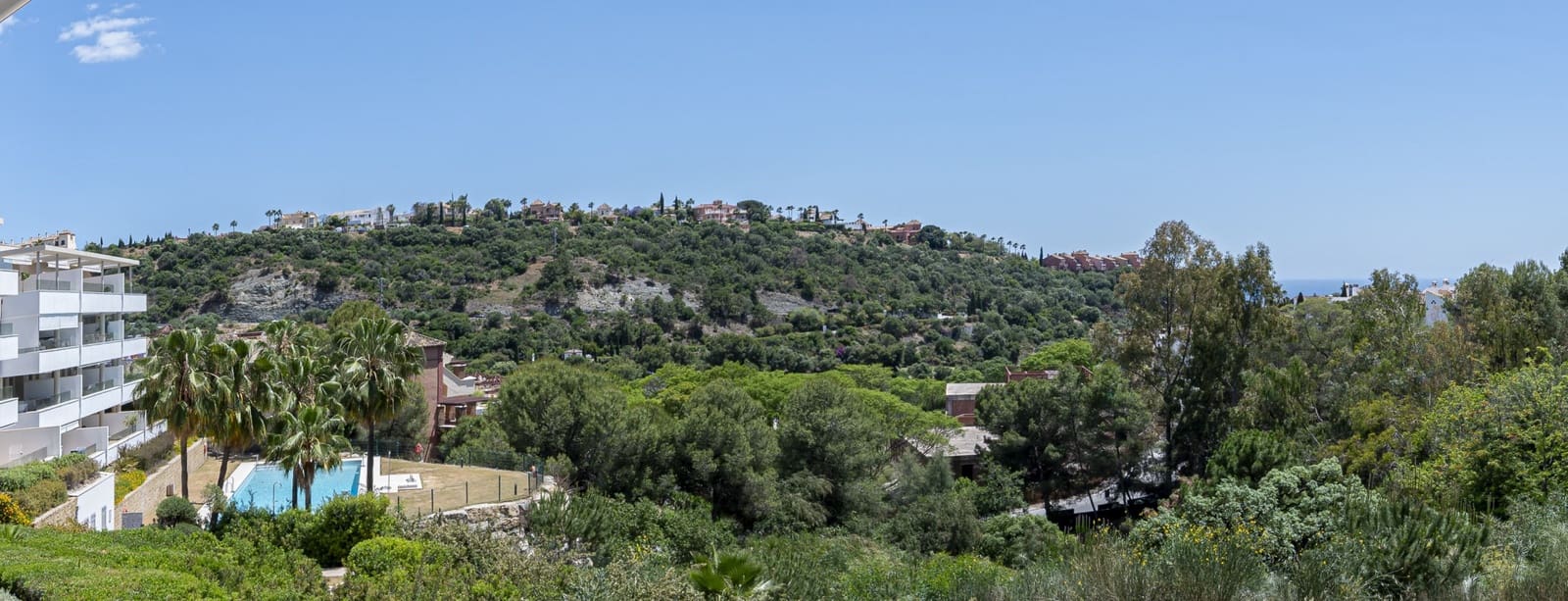 3 quarto Penthouse para venda em Benahavis com piscina garagem - 940 000 € (Ref: 9470283)