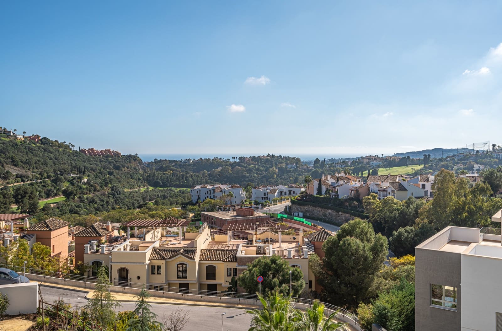 3 quarto Penthouse para venda em Benahavis com piscina garagem - 940 000 € (Ref: 9470283)