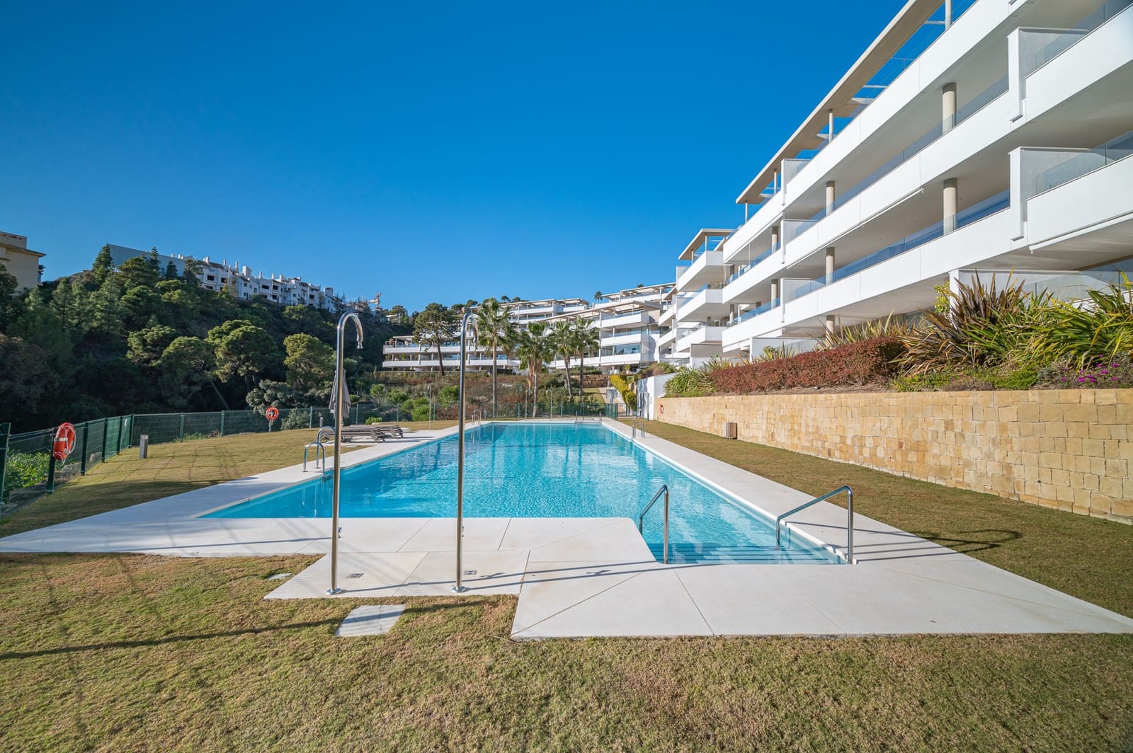 3 quarto Penthouse para venda em Benahavis com piscina garagem - 940 000 € (Ref: 9470283)