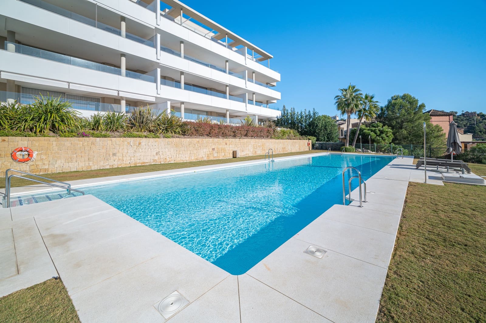 3 quarto Penthouse para venda em Benahavis com piscina garagem - 940 000 € (Ref: 9470283)