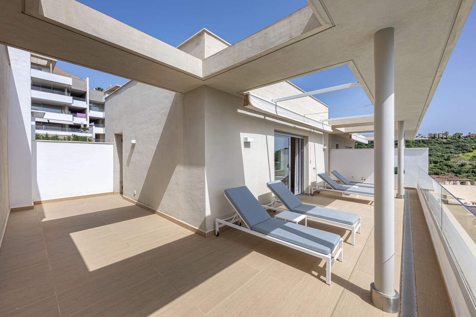 3 quarto Penthouse para venda em Benahavis com piscina garagem - 940 000 € (Ref: 9470283)