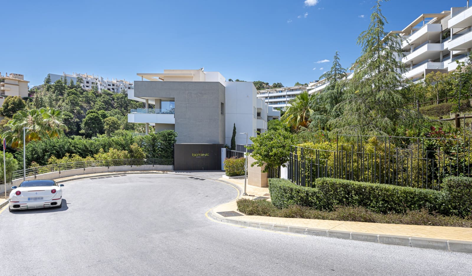 3 quarto Penthouse para venda em Benahavis com piscina garagem - 940 000 € (Ref: 9470283)