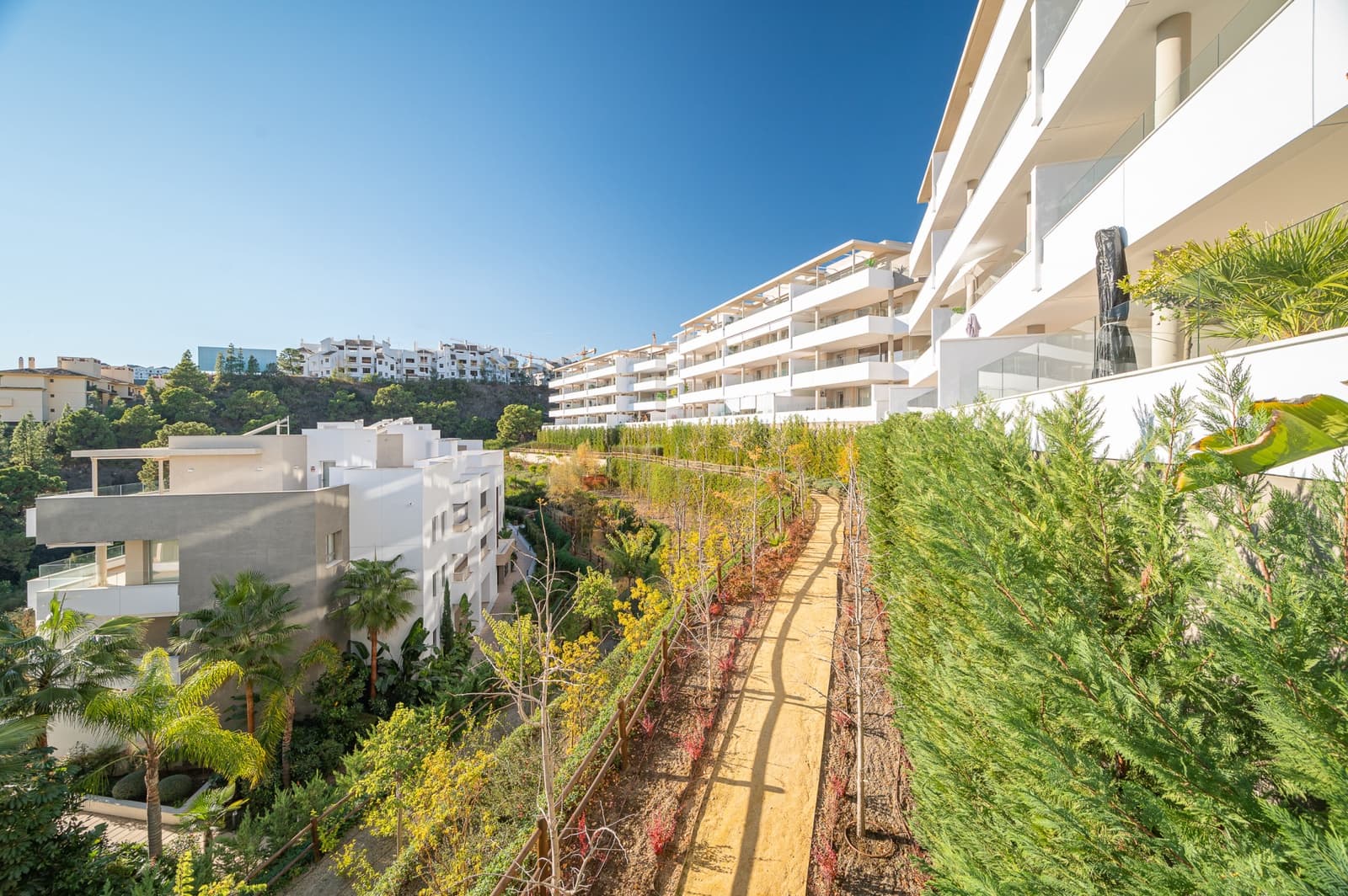 3 quarto Penthouse para venda em Benahavis com piscina garagem - 940 000 € (Ref: 9470283)