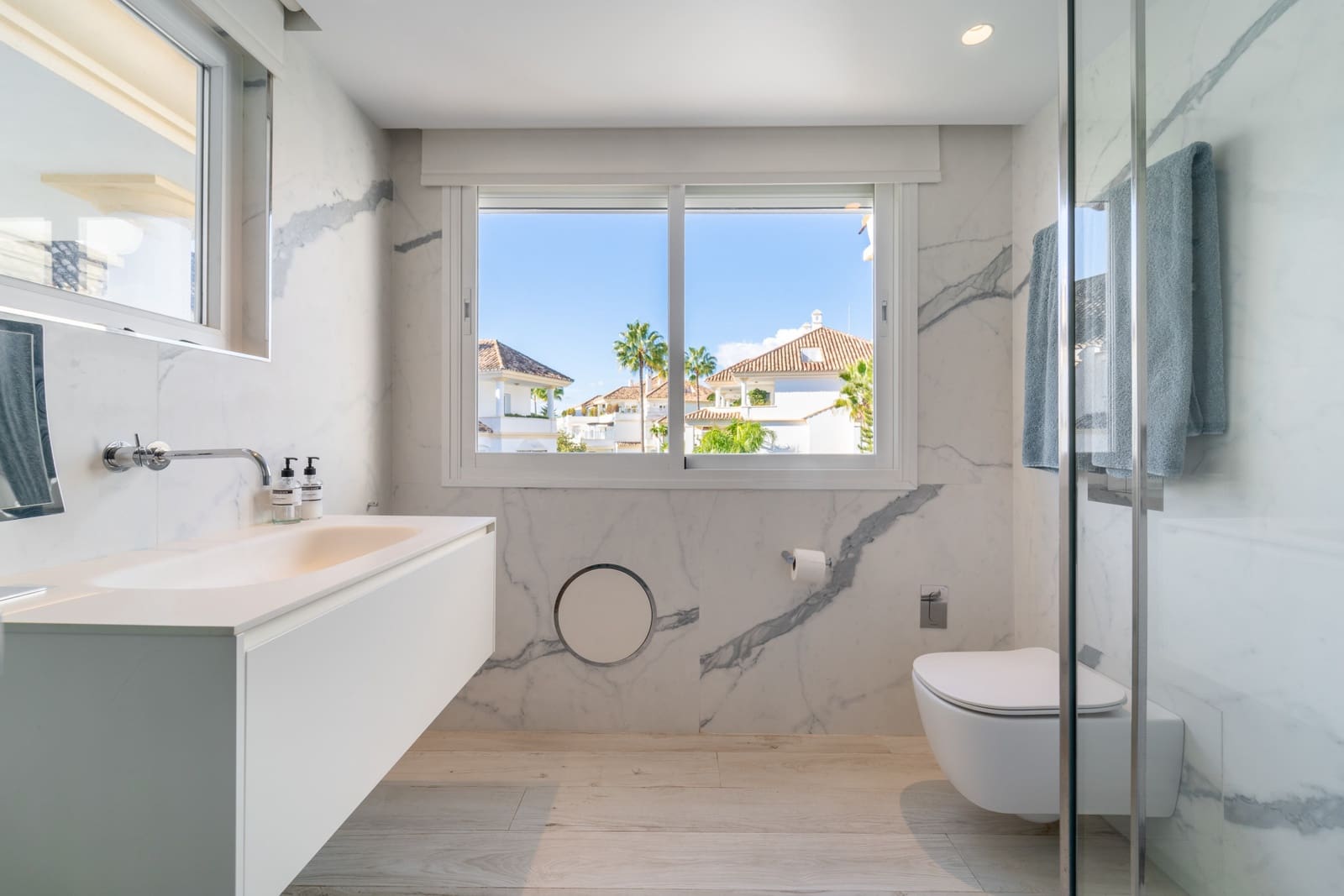 Ático de 3 habitaciones en Marbella en venta con piscina garaje - 3.000.000 € (Ref: 9470284)