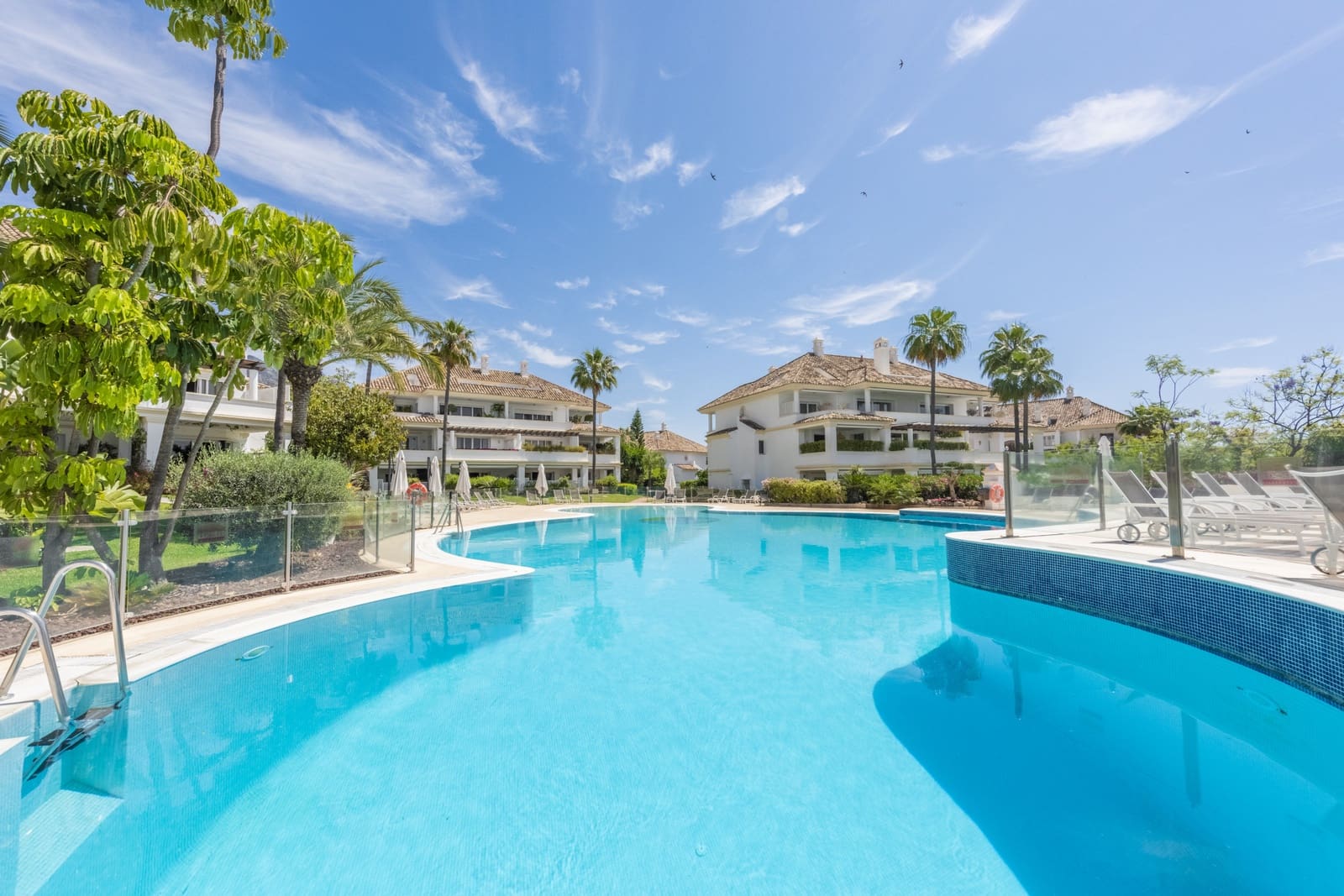 Ático de 3 habitaciones en Marbella en venta con piscina garaje - 3.000.000 € (Ref: 9470284)