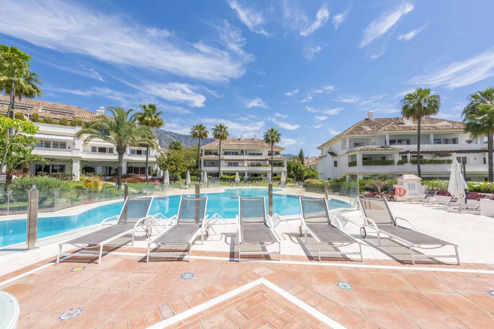 Ático de 3 habitaciones en Marbella en venta con piscina garaje - 3.000.000 € (Ref: 9470284)