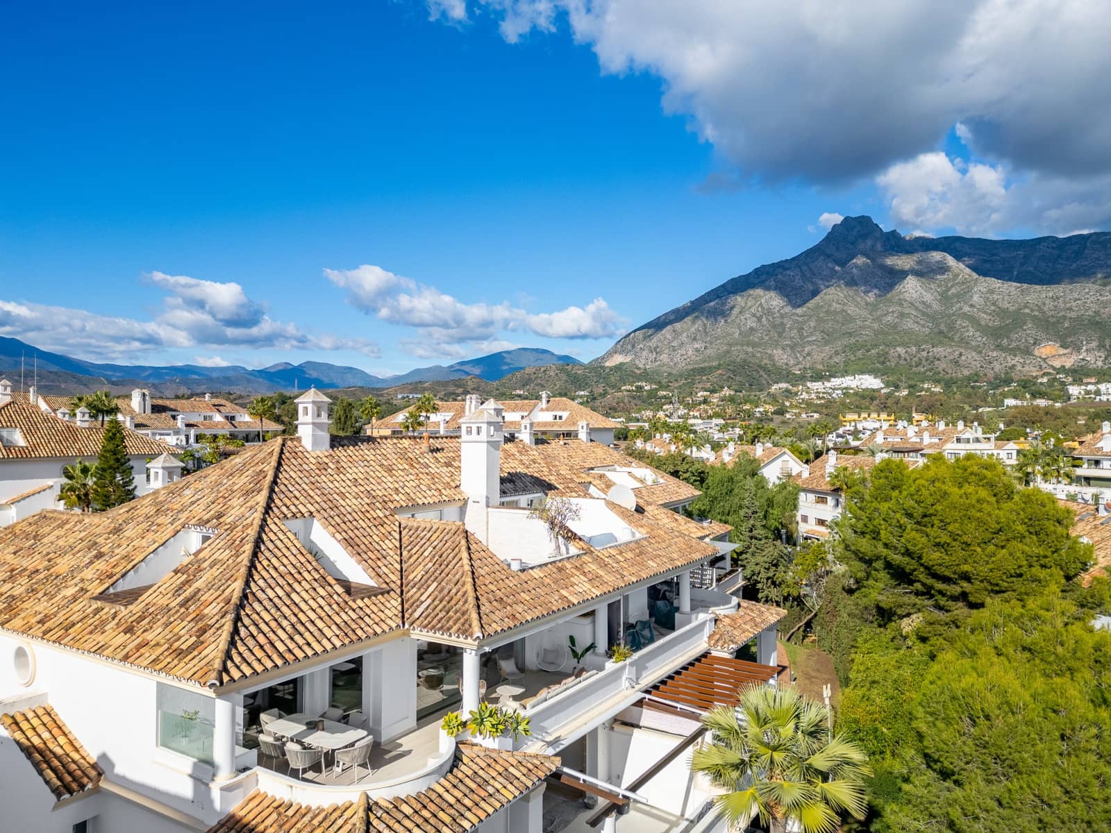 Ático de 3 habitaciones en Marbella en venta con piscina garaje - 3.000.000 € (Ref: 9470284)