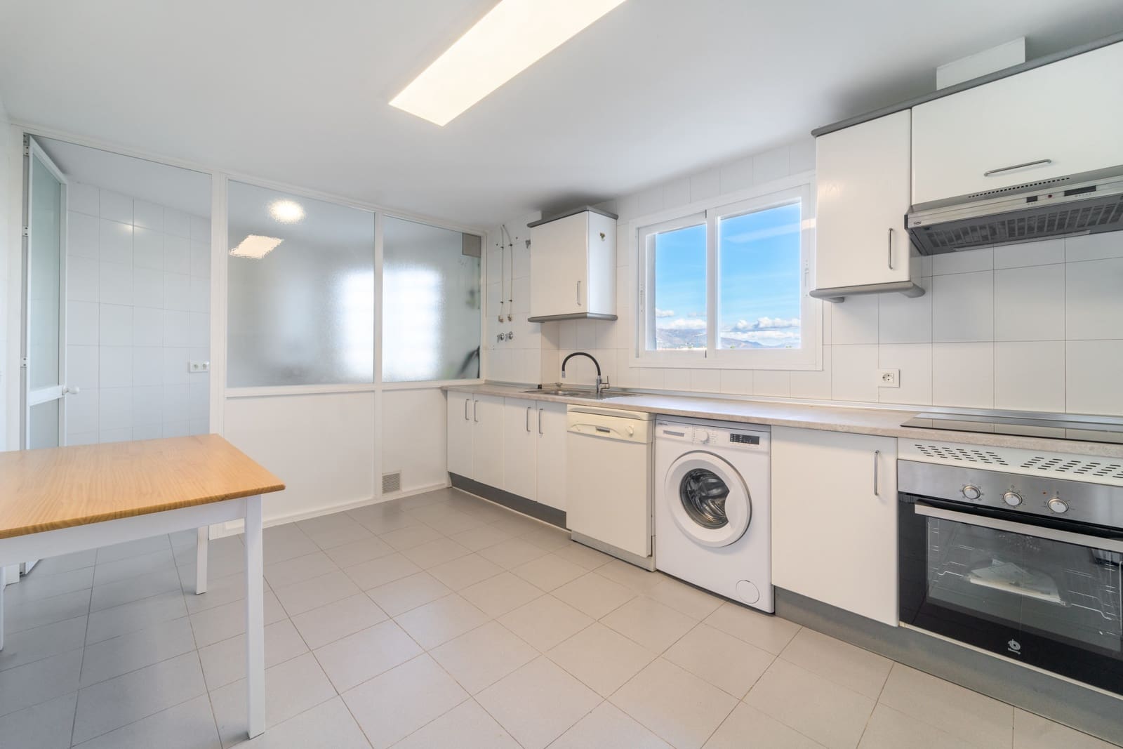 3 bedroom Apartment for rent in Guadalmina with pool garage - € 2,800 (Ref: 9481417)