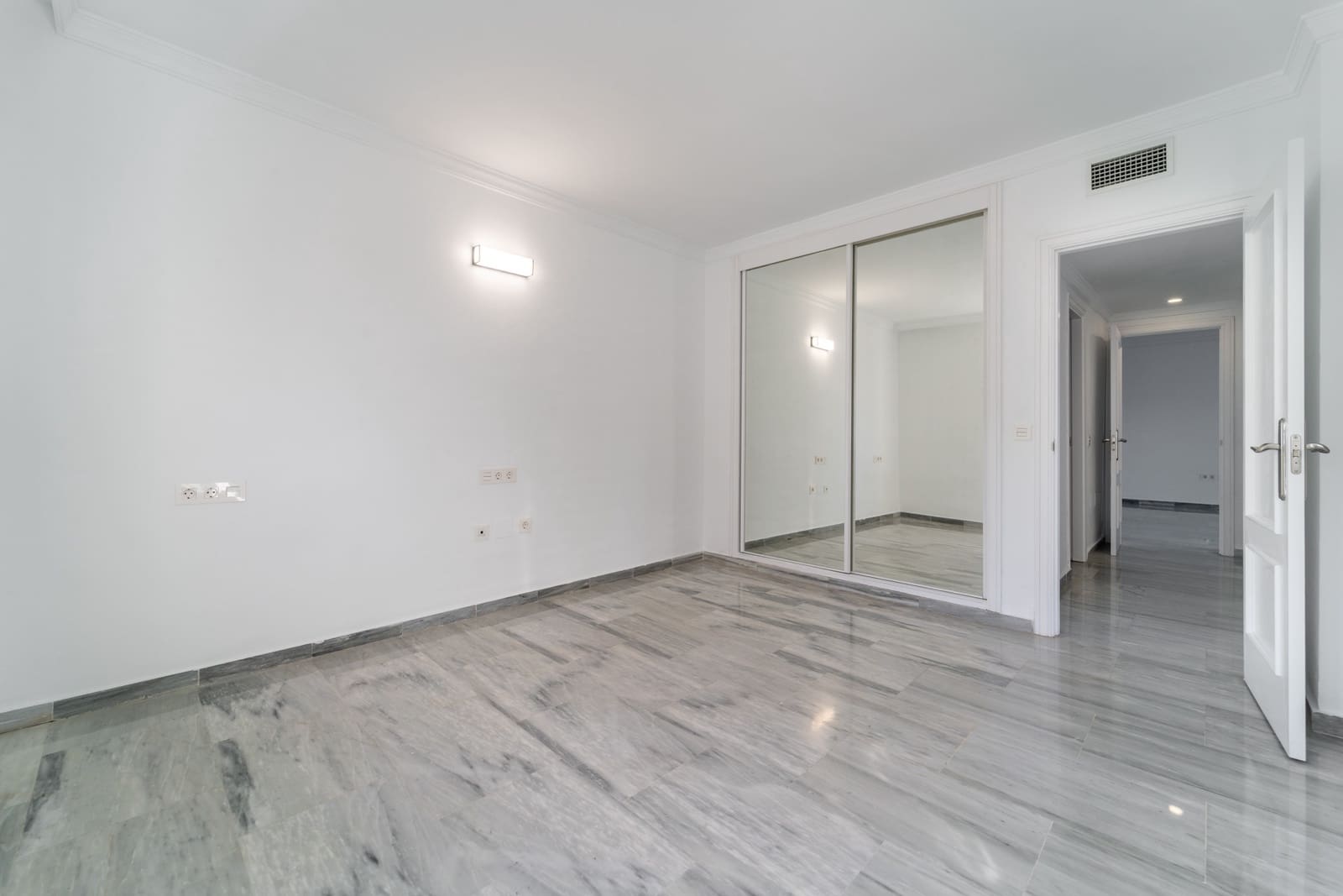 3 bedroom Apartment for rent in Guadalmina with pool garage - € 2,800 (Ref: 9481417)