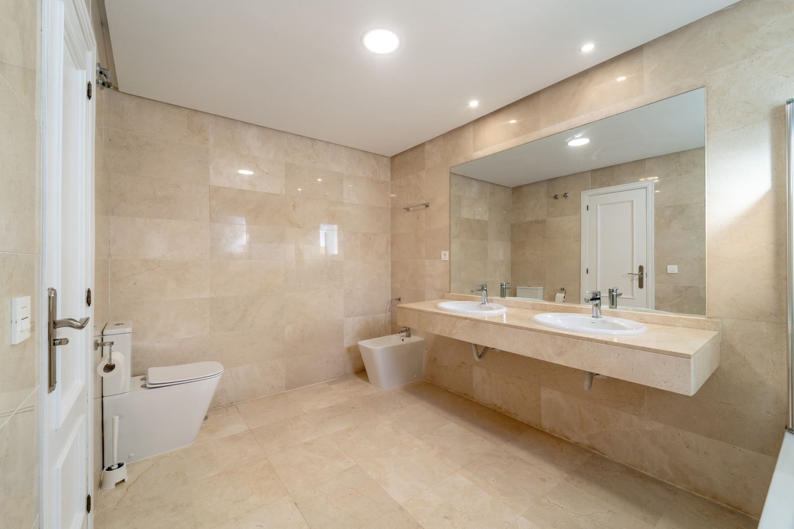 3 bedroom Apartment for rent in Guadalmina with pool garage - € 2,800 (Ref: 9481417)