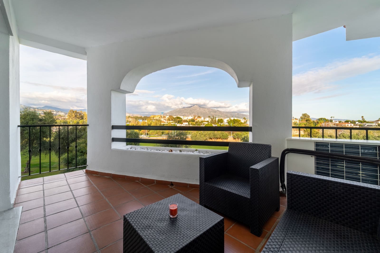 3 bedroom Apartment for rent in Guadalmina with pool garage - € 2,800 (Ref: 9481417)