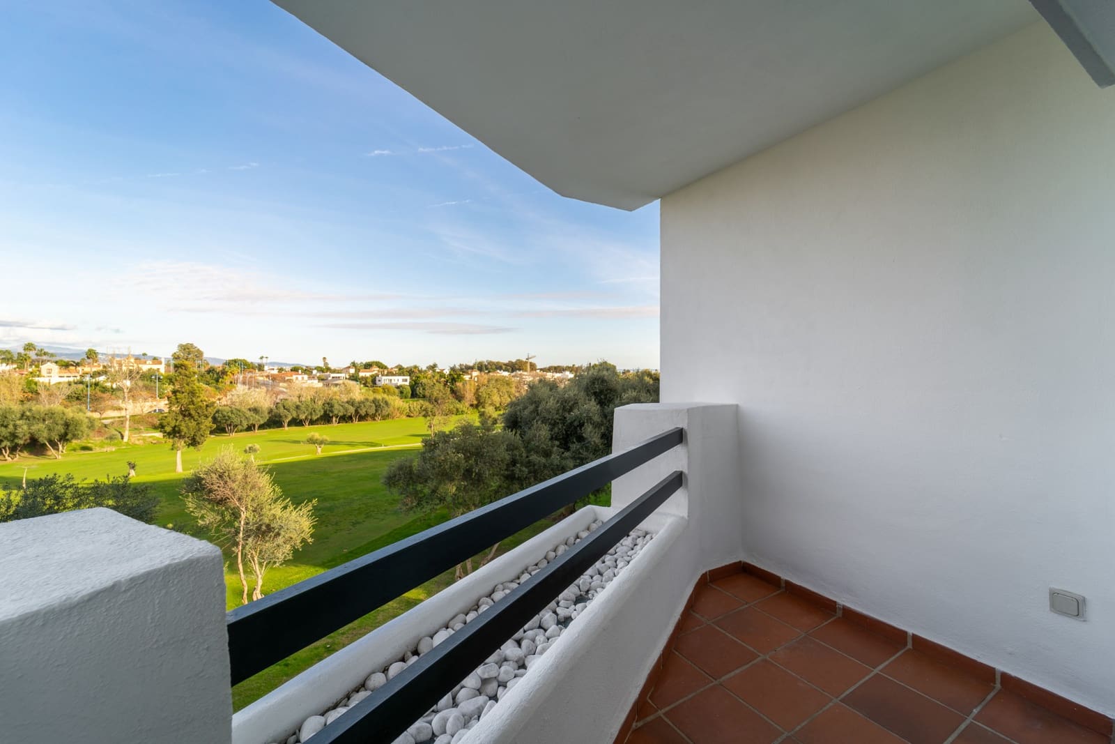 3 bedroom Apartment for rent in Guadalmina with pool garage - € 2,800 (Ref: 9481417)