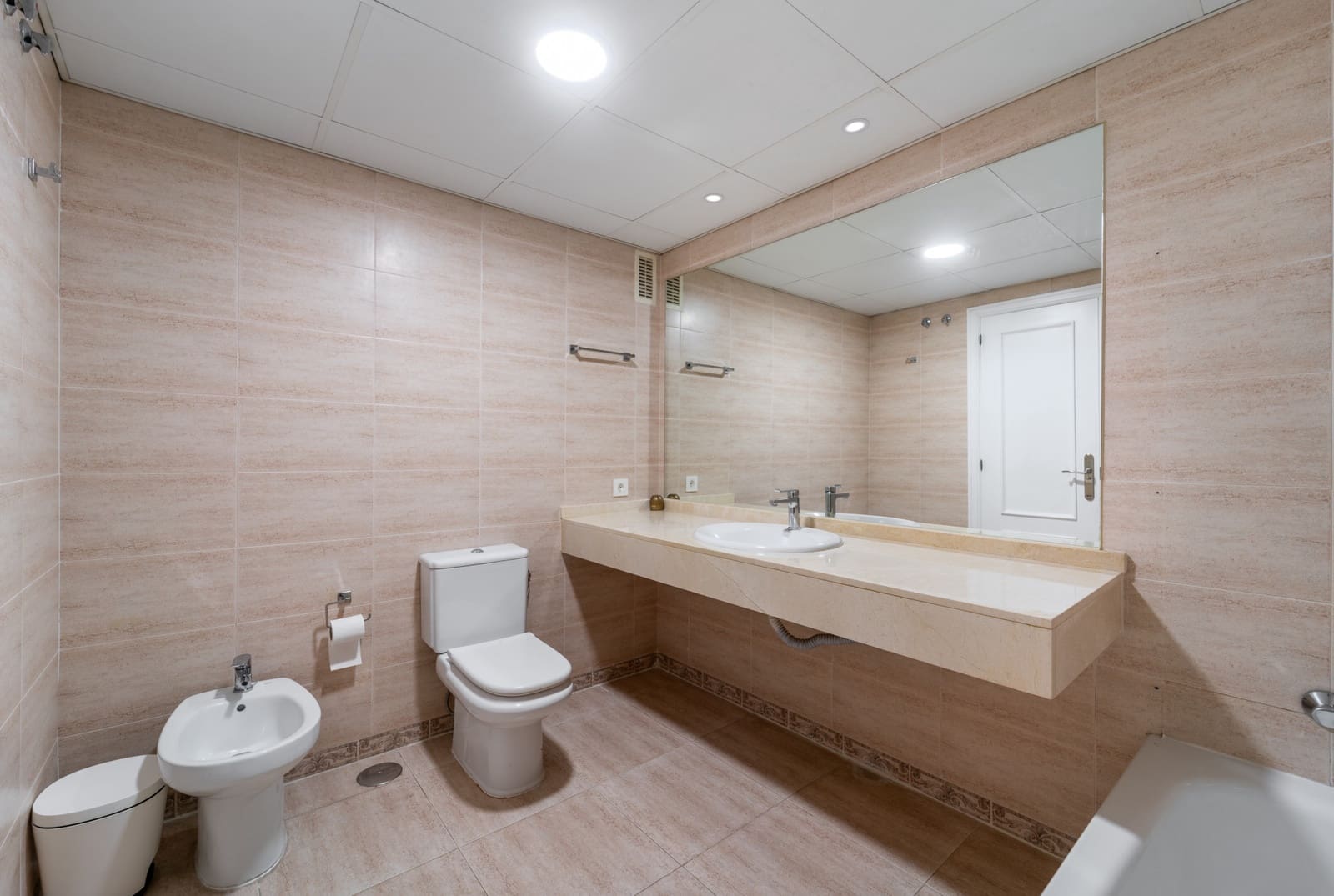 3 bedroom Apartment for rent in Guadalmina with pool garage - € 2,800 (Ref: 9481417)