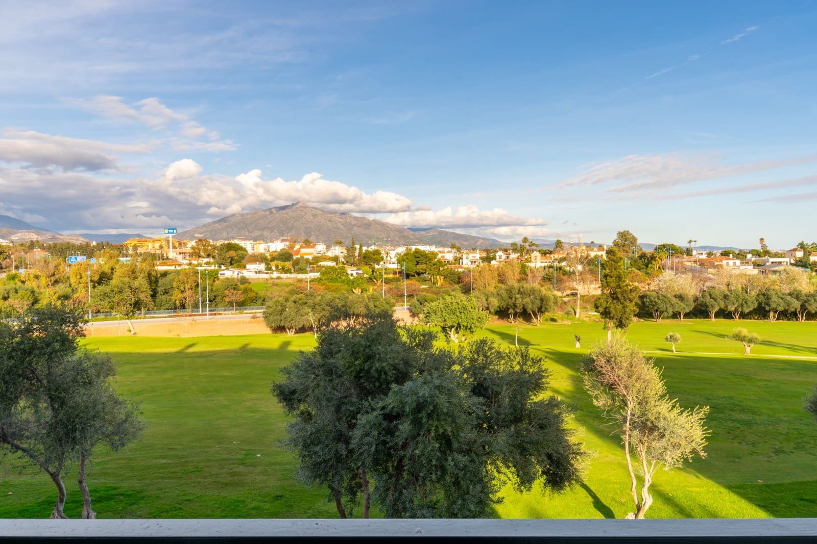 3 bedroom Apartment for rent in Guadalmina with pool garage - € 2,800 (Ref: 9481417)