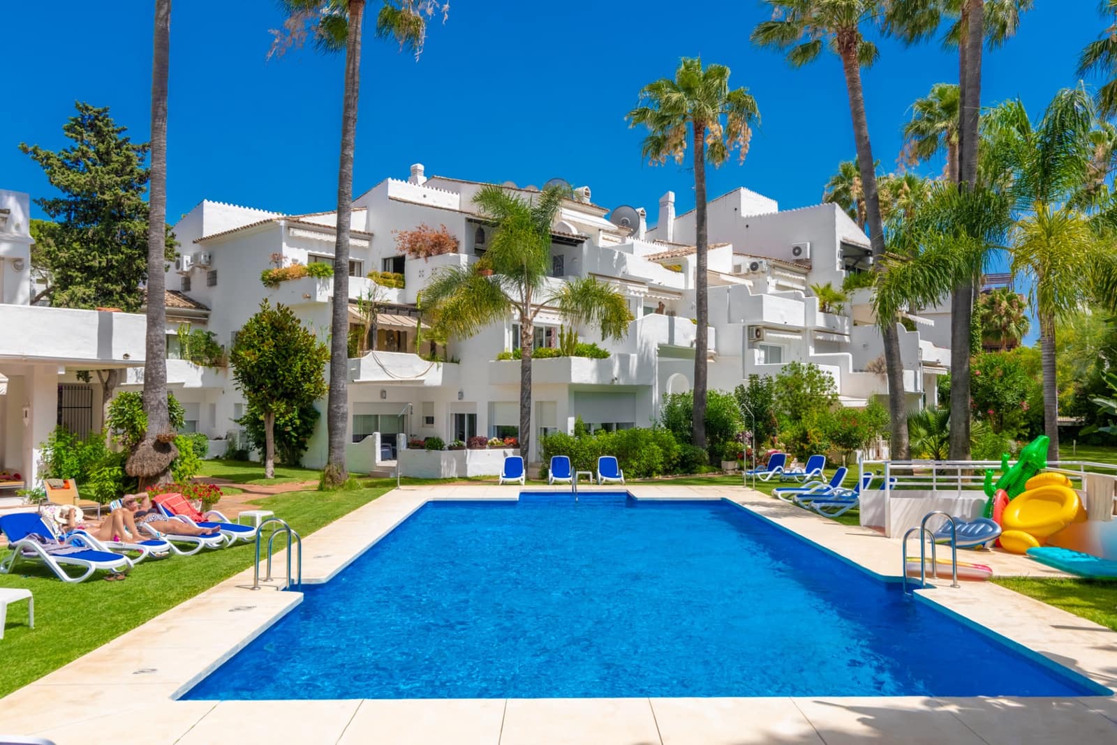 3 makuuhuone Huoneisto vuokrattavana paikassa Marbella mukana uima-altaan - 4 500 € (Ref: 9481418)