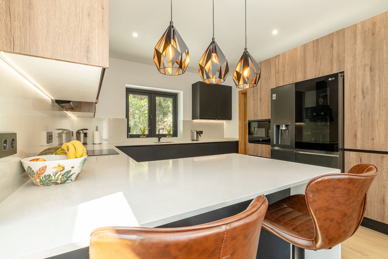 5 bedroom Villa for sale in Benahavis with pool garage - € 1,998,000 (Ref: 9481945)