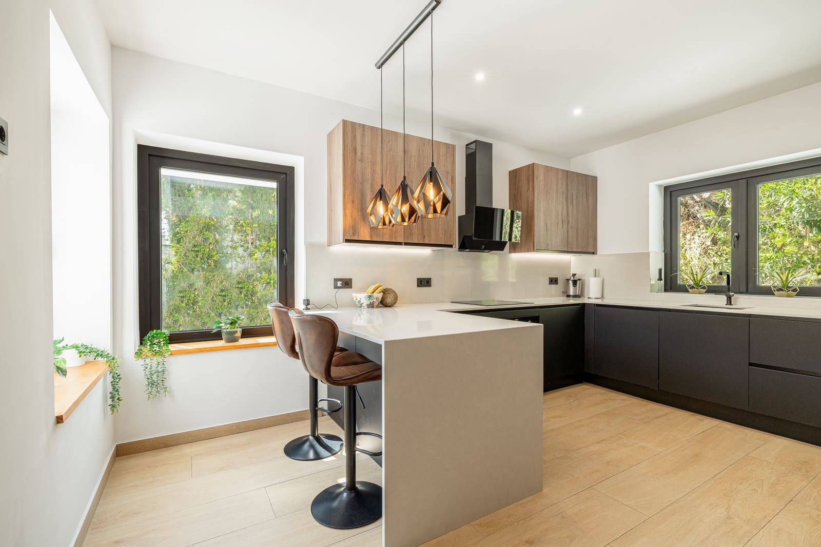 5 bedroom Villa for sale in Benahavis with pool garage - € 1,998,000 (Ref: 9481945)