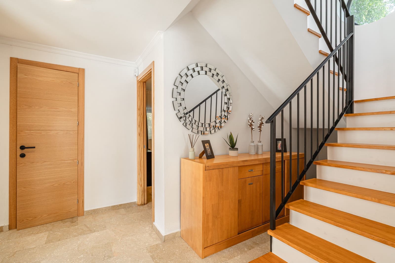 5 bedroom Villa for sale in Benahavis with pool garage - € 1,998,000 (Ref: 9481945)