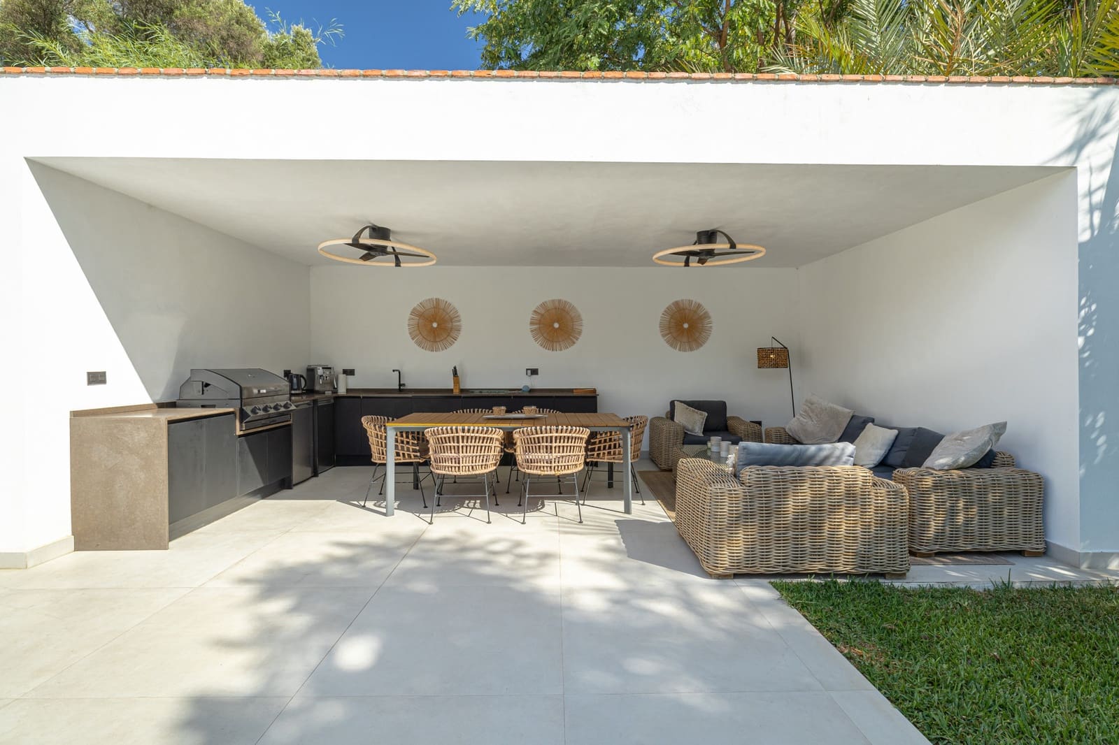 5 bedroom Villa for sale in Benahavis with pool garage - € 1,998,000 (Ref: 9481945)