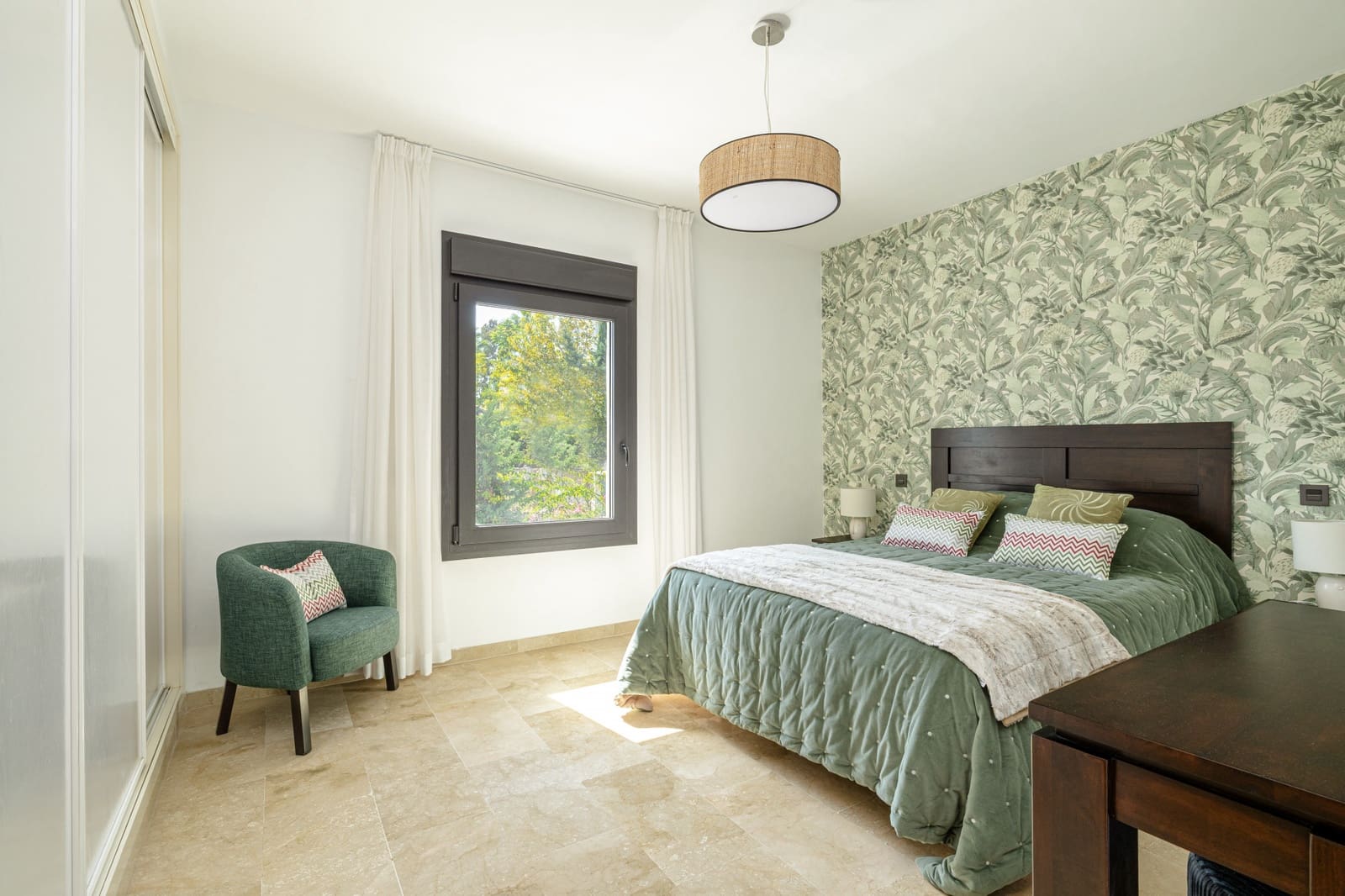 5 bedroom Villa for sale in Benahavis with pool garage - € 1,998,000 (Ref: 9481945)