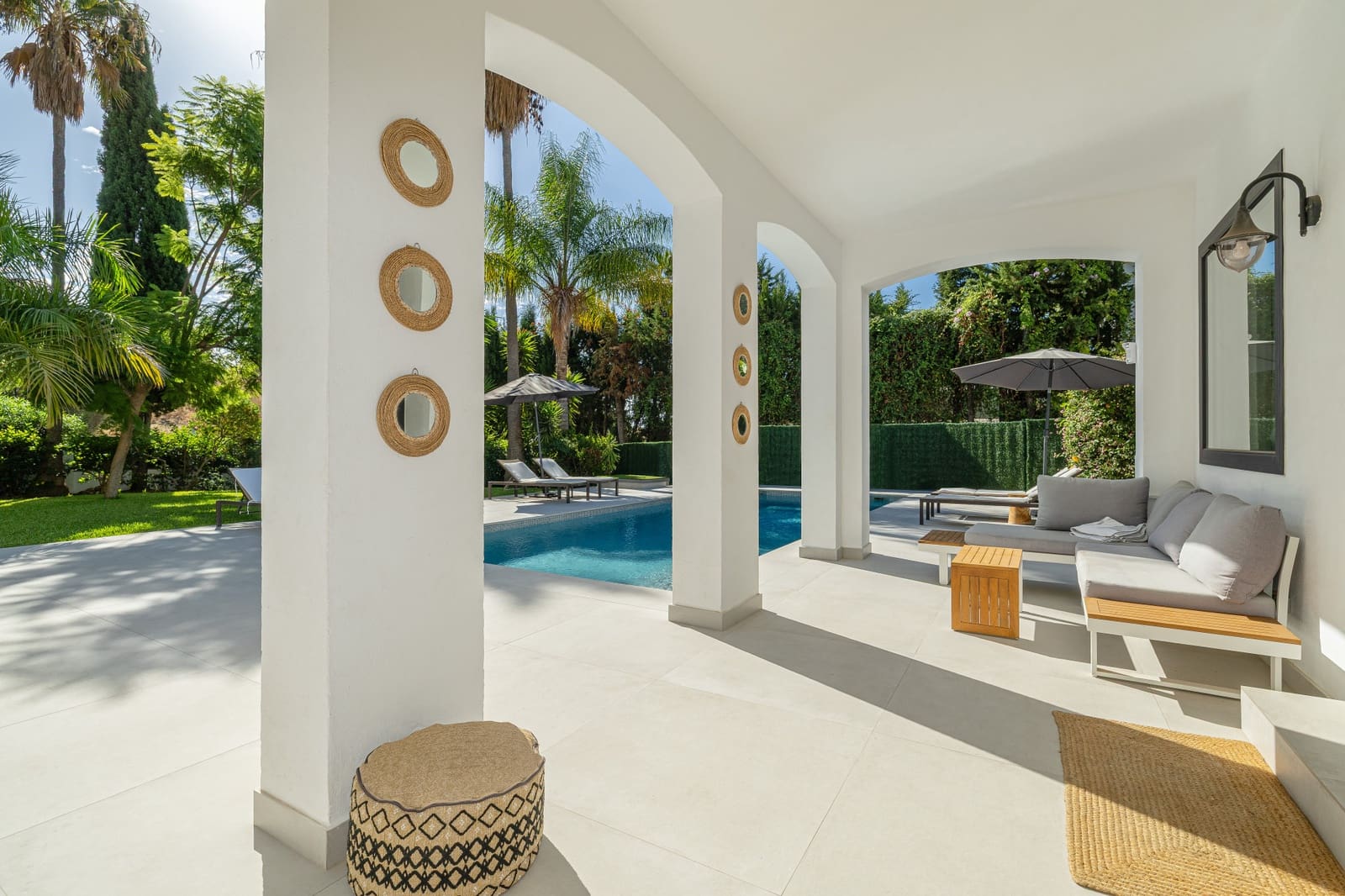 5 bedroom Villa for sale in Benahavis with pool garage - € 1,998,000 (Ref: 9481945)